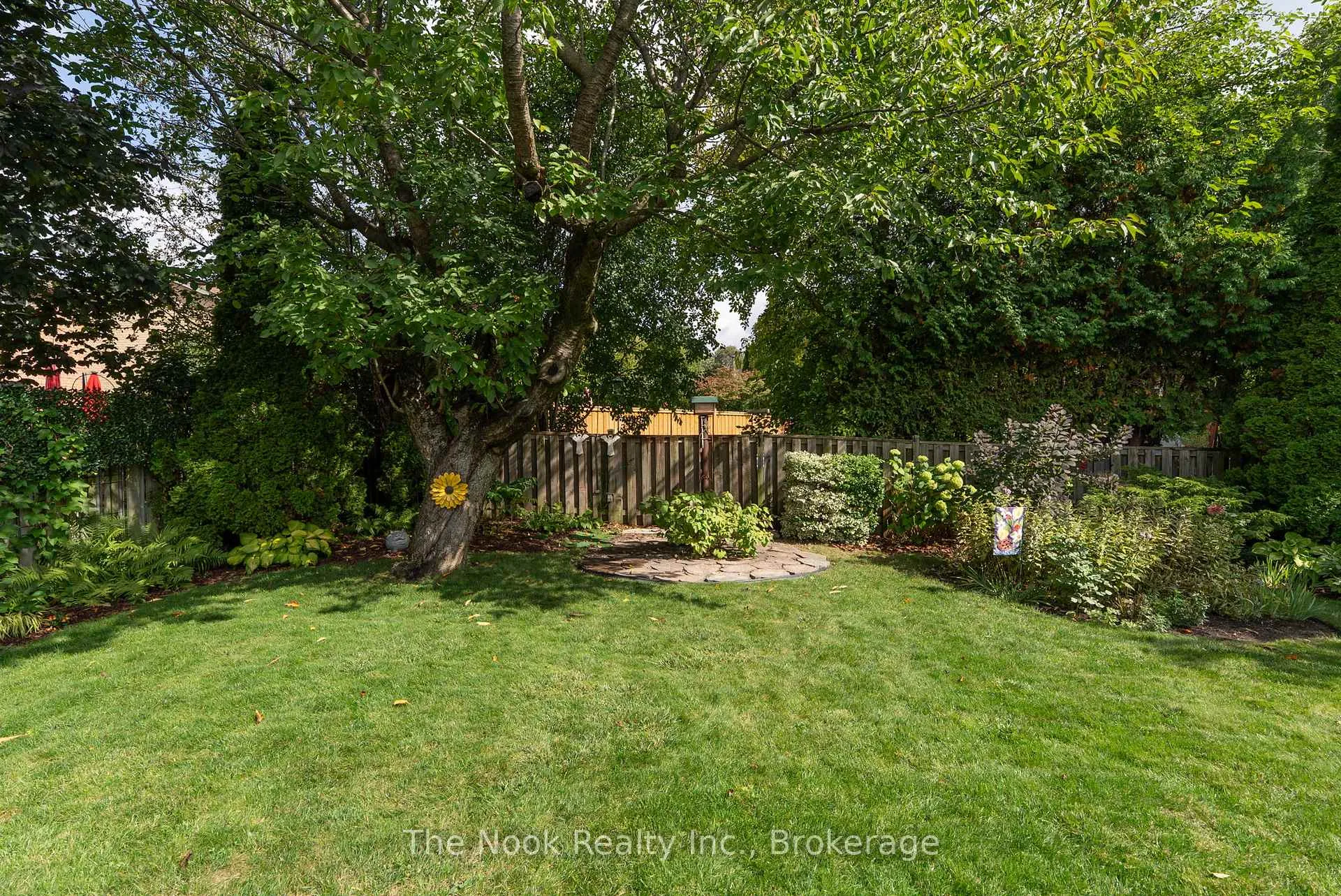 Photo 46 of 715 Anderson Street, Whitby, Blue Grass Meadows — HOMEH