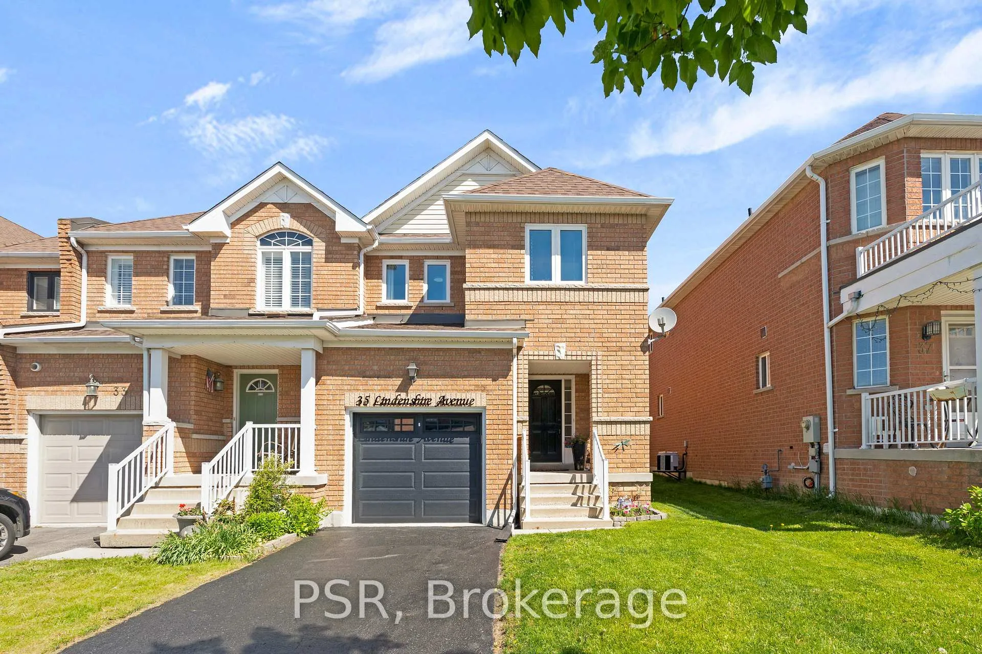 Photo 2 of 35 Lindenshire Avenue, Vaughan, Maple — HOMEH