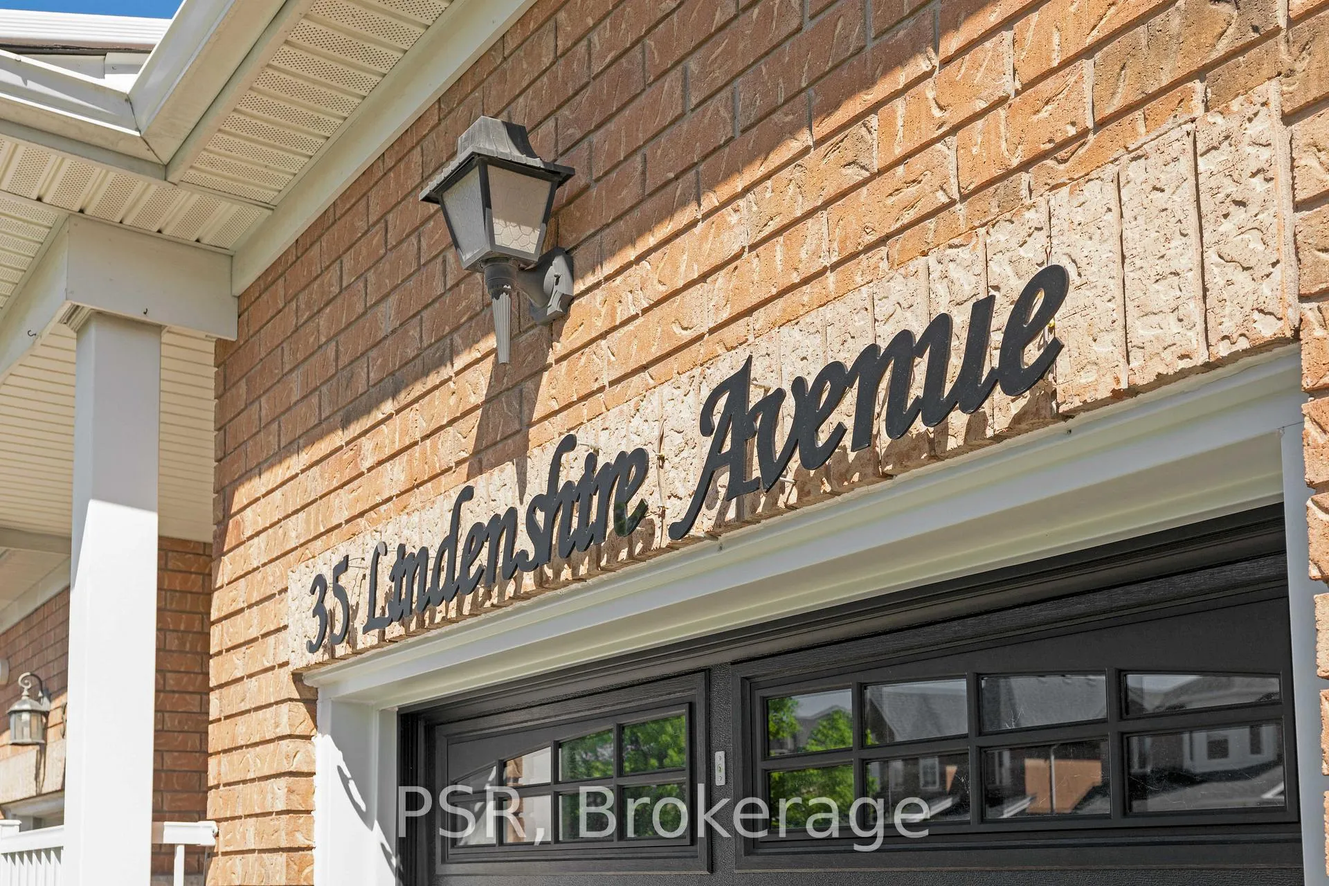 Photo 4 of 35 Lindenshire Avenue, Vaughan, Maple — HOMEH