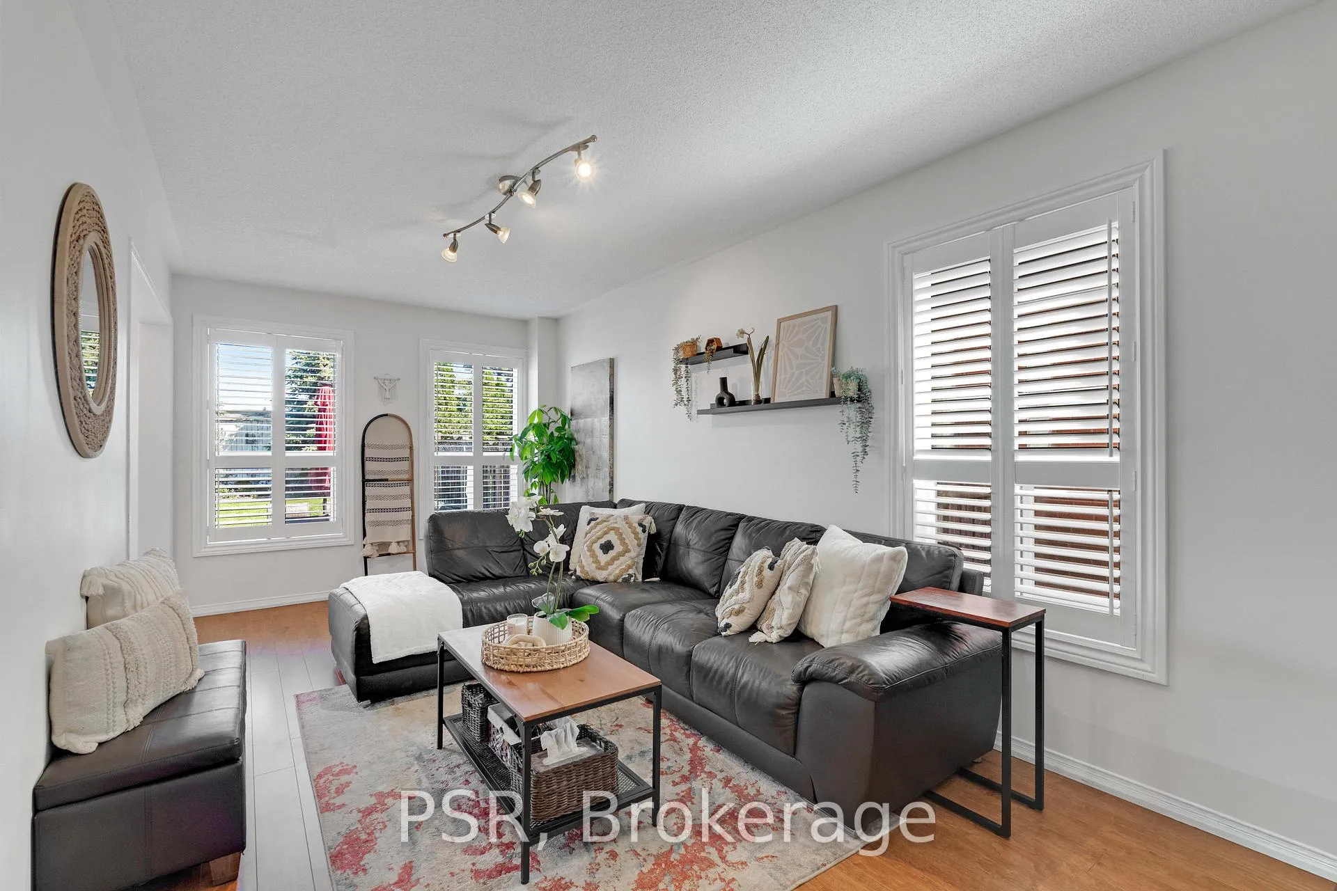 Photo 6 of 35 Lindenshire Avenue, Vaughan, Maple — HOMEH