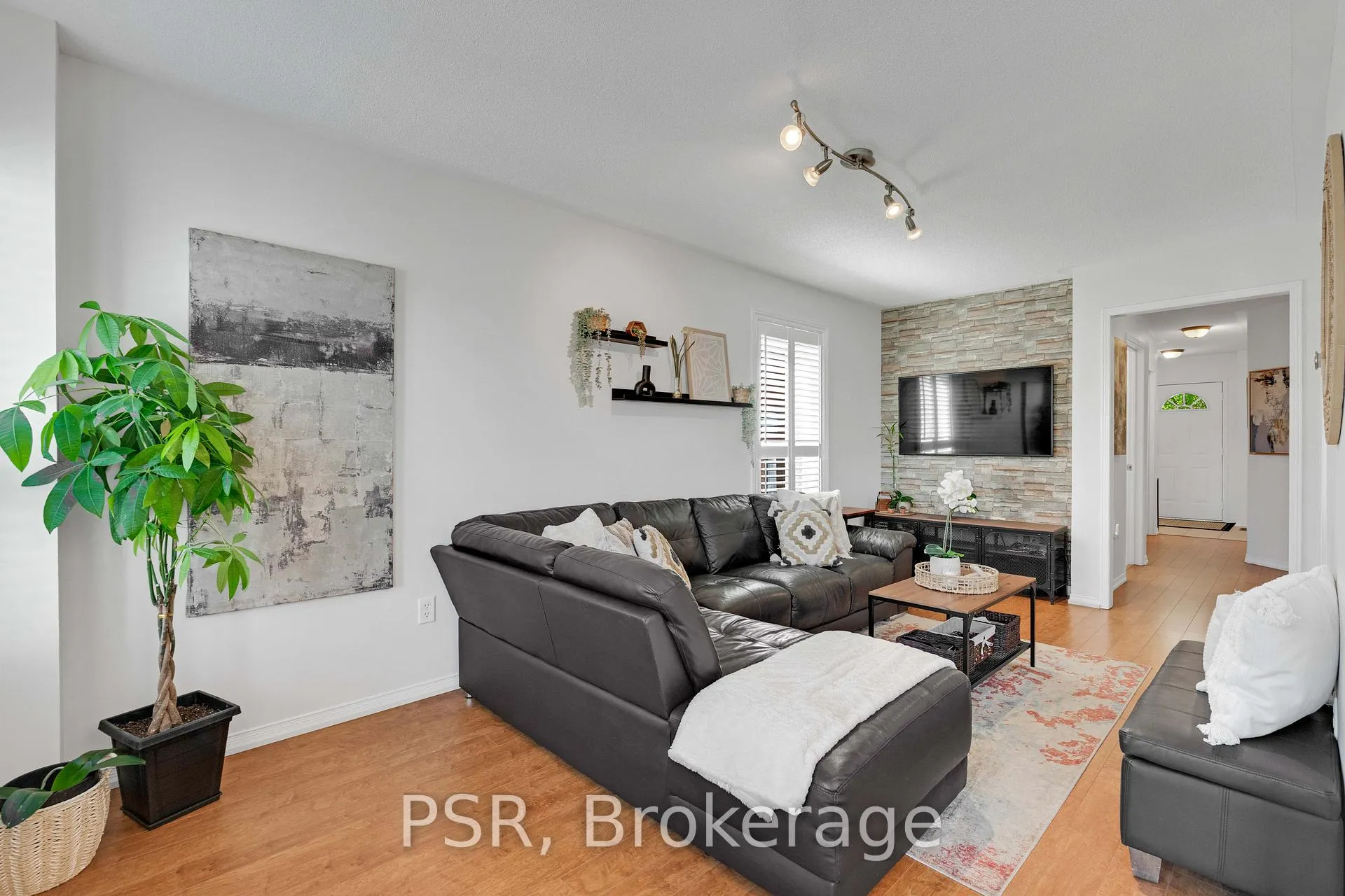 Photo 7 of 35 Lindenshire Avenue, Vaughan, Maple — HOMEH