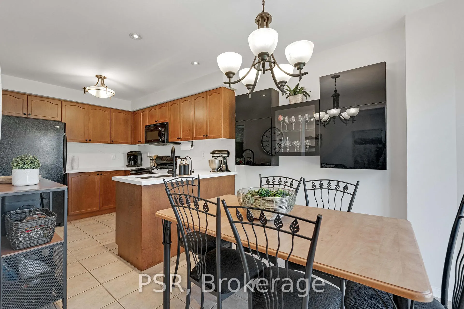 Photo 8 of 35 Lindenshire Avenue, Vaughan, Maple — HOMEH