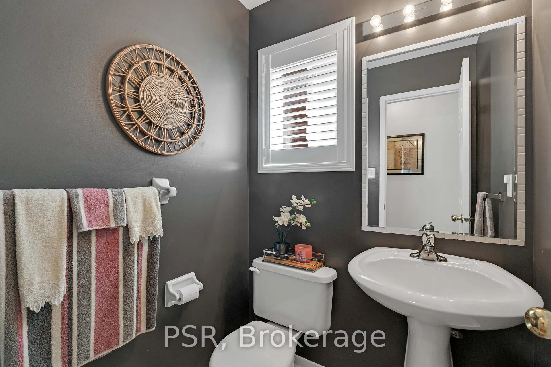 Photo 11 of 35 Lindenshire Avenue, Vaughan, Maple — HOMEH