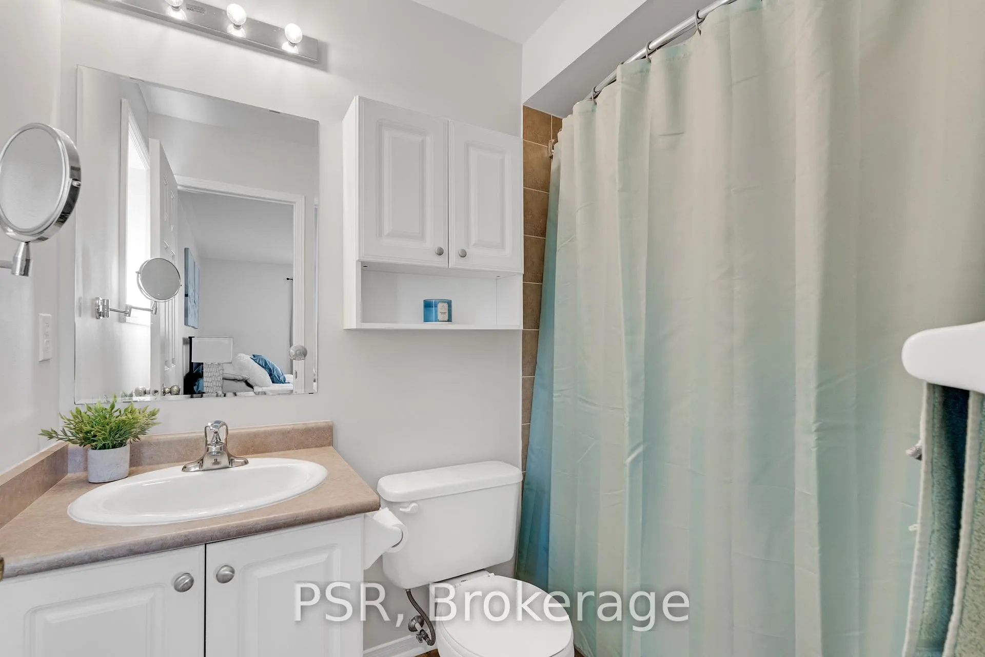 Photo 17 of 35 Lindenshire Avenue, Vaughan, Maple — HOMEH