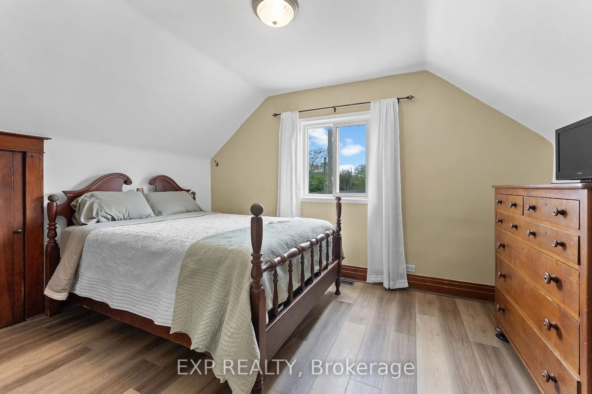 Photo 19 of 17 Moote Street, St. Catharines, Fairview — HOMEH