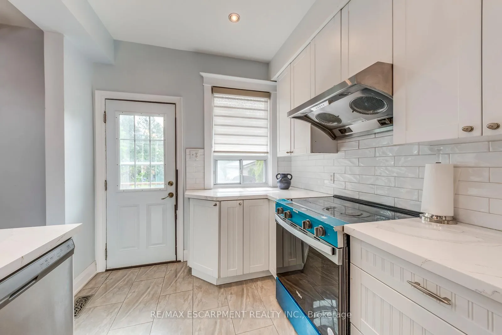 Photo 11 of 108 Runnymede Road, Toronto, High Park-Swansea — HOMEH