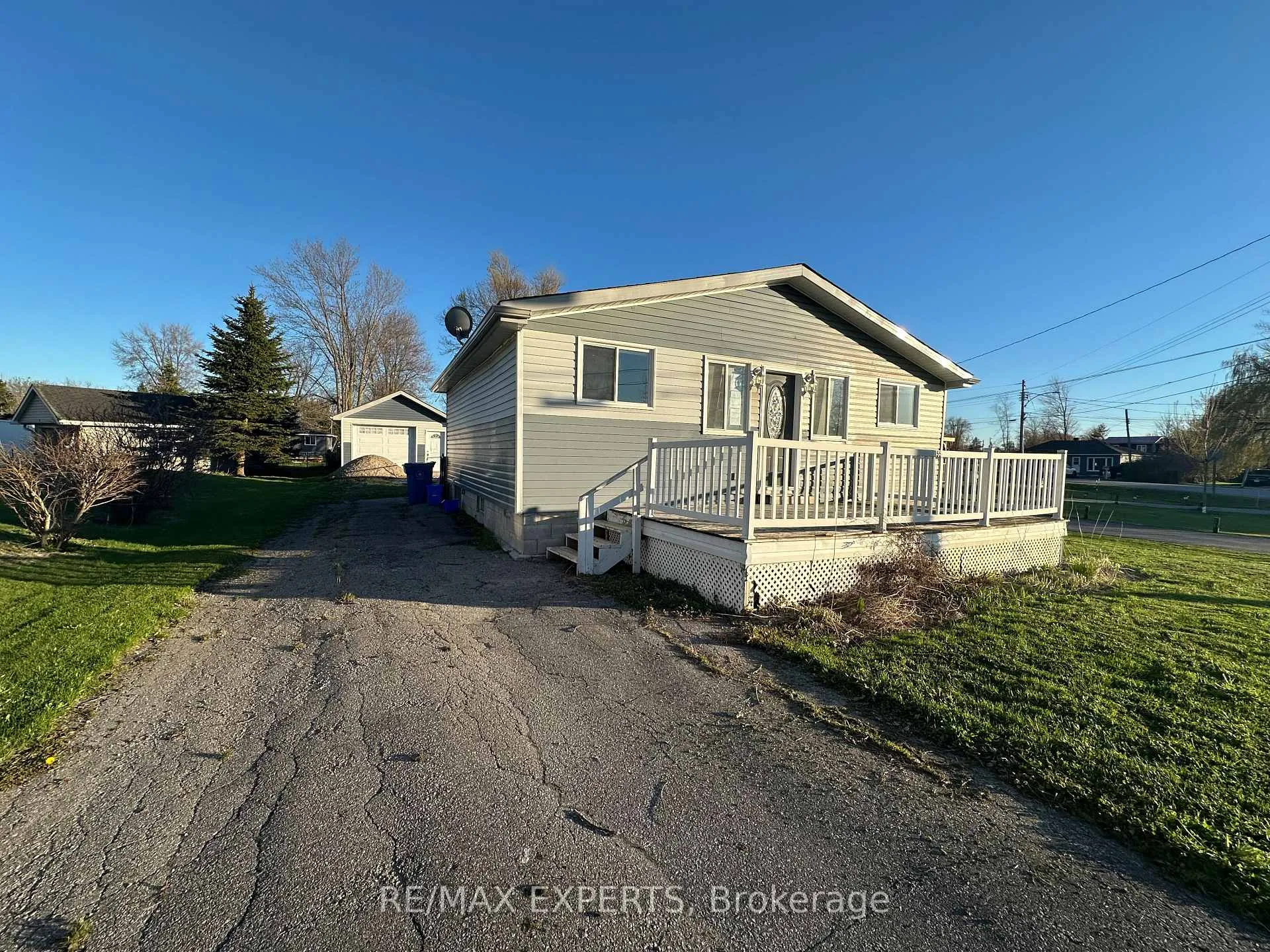 Photo 1 of 155 Woodfield Drive, Georgina, Virginia — HOMEH