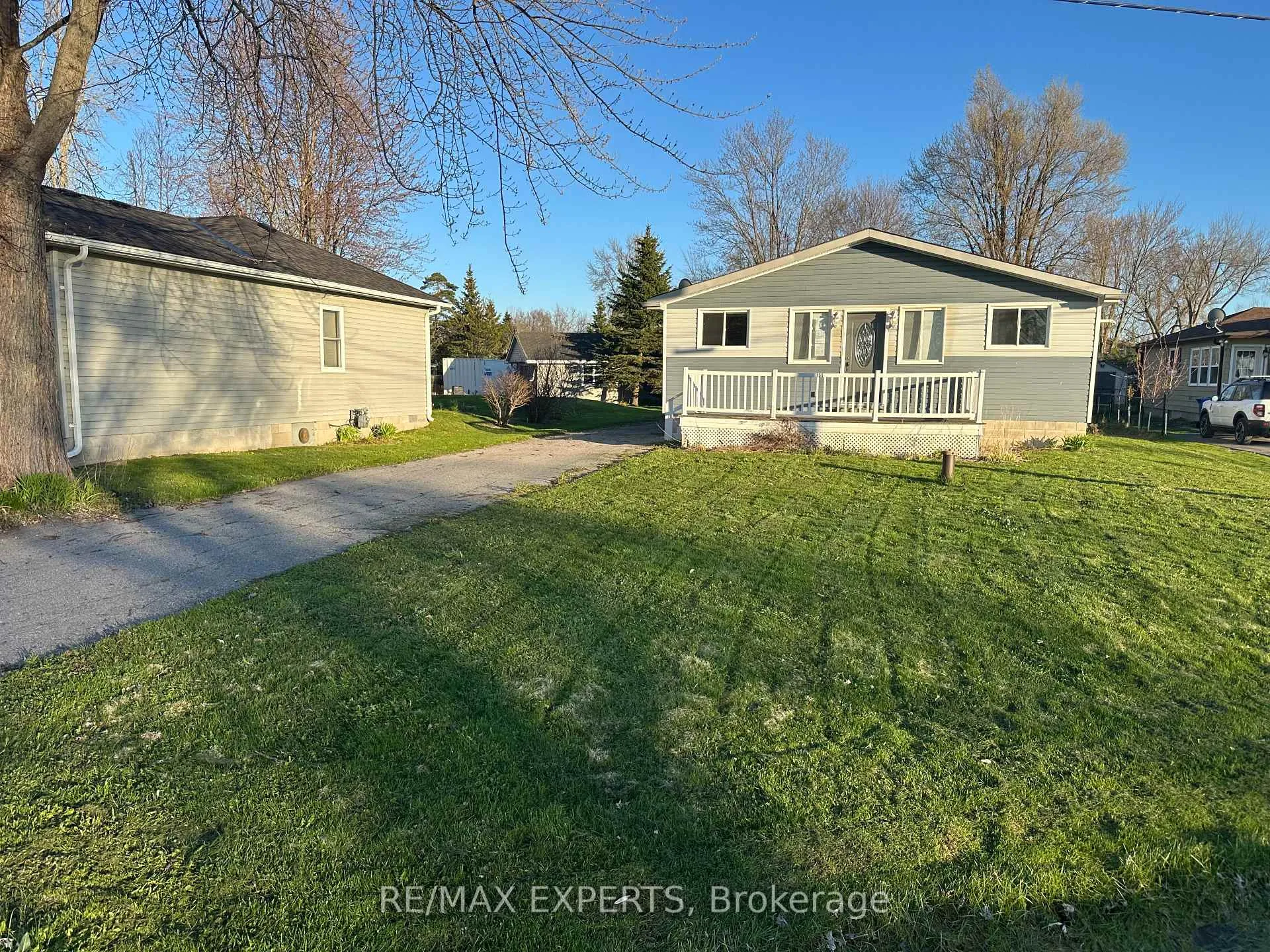 Photo 4 of 155 Woodfield Drive, Georgina, Virginia — HOMEH
