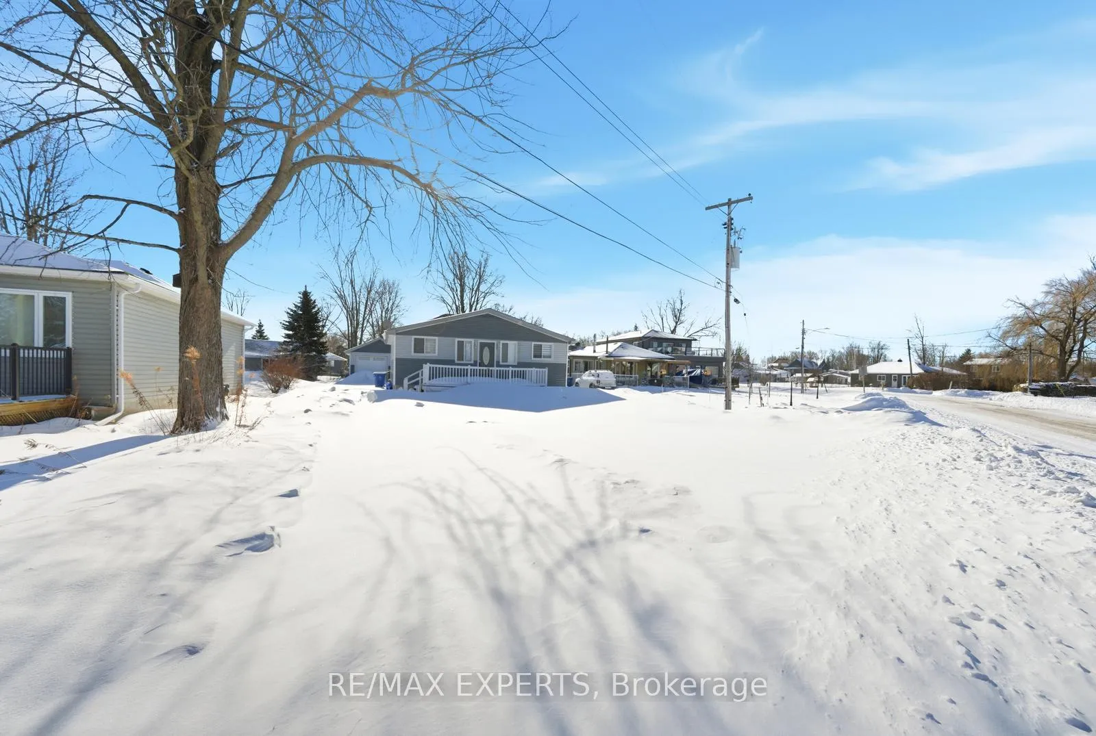 Photo 6 of 155 Woodfield Drive, Georgina, Virginia — HOMEH