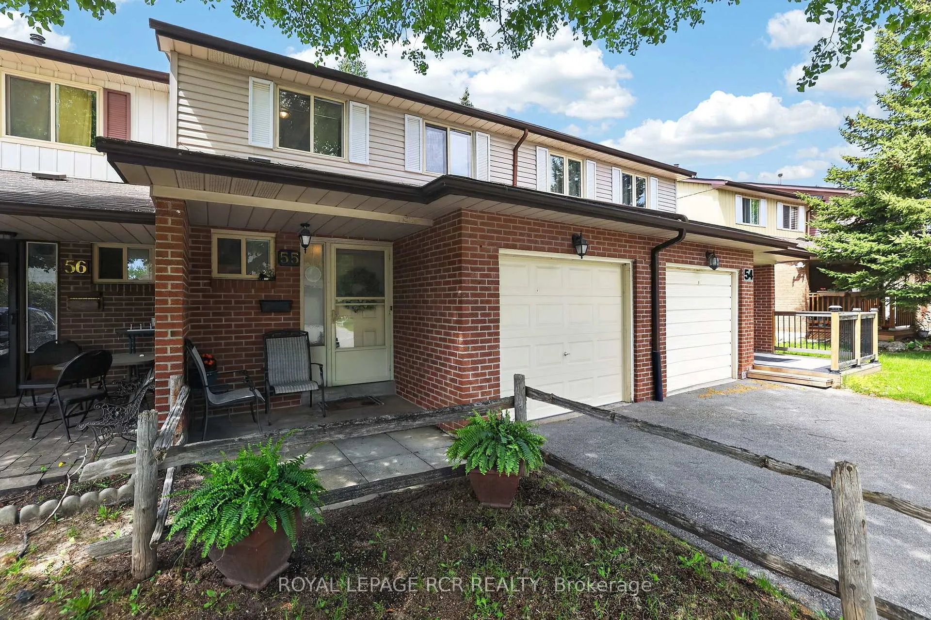 Photo 3 of 55 Baronwood Court, Brampton, Brampton North — HOMEH