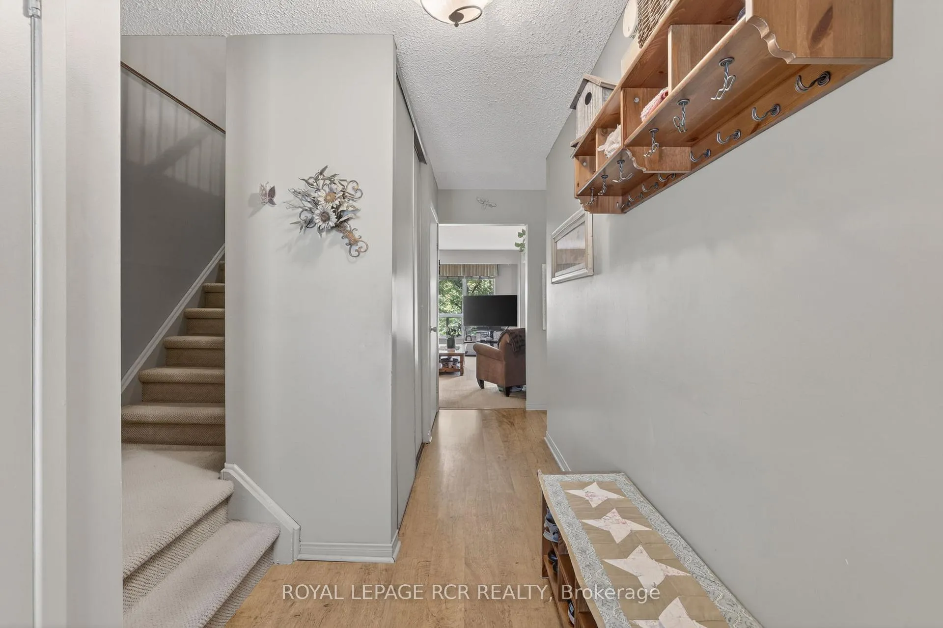 Photo 5 of 55 Baronwood Court, Brampton, Brampton North — HOMEH