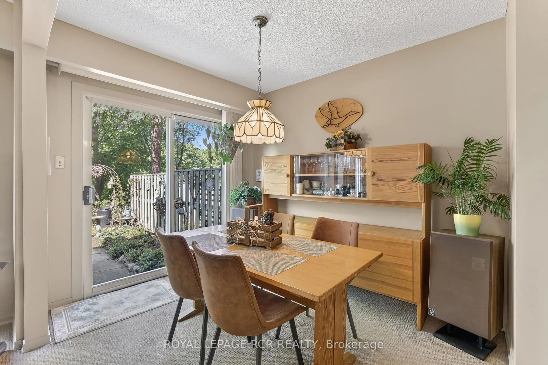 Photo 9 of 55 Baronwood Court, Brampton, Brampton North — HOMEH