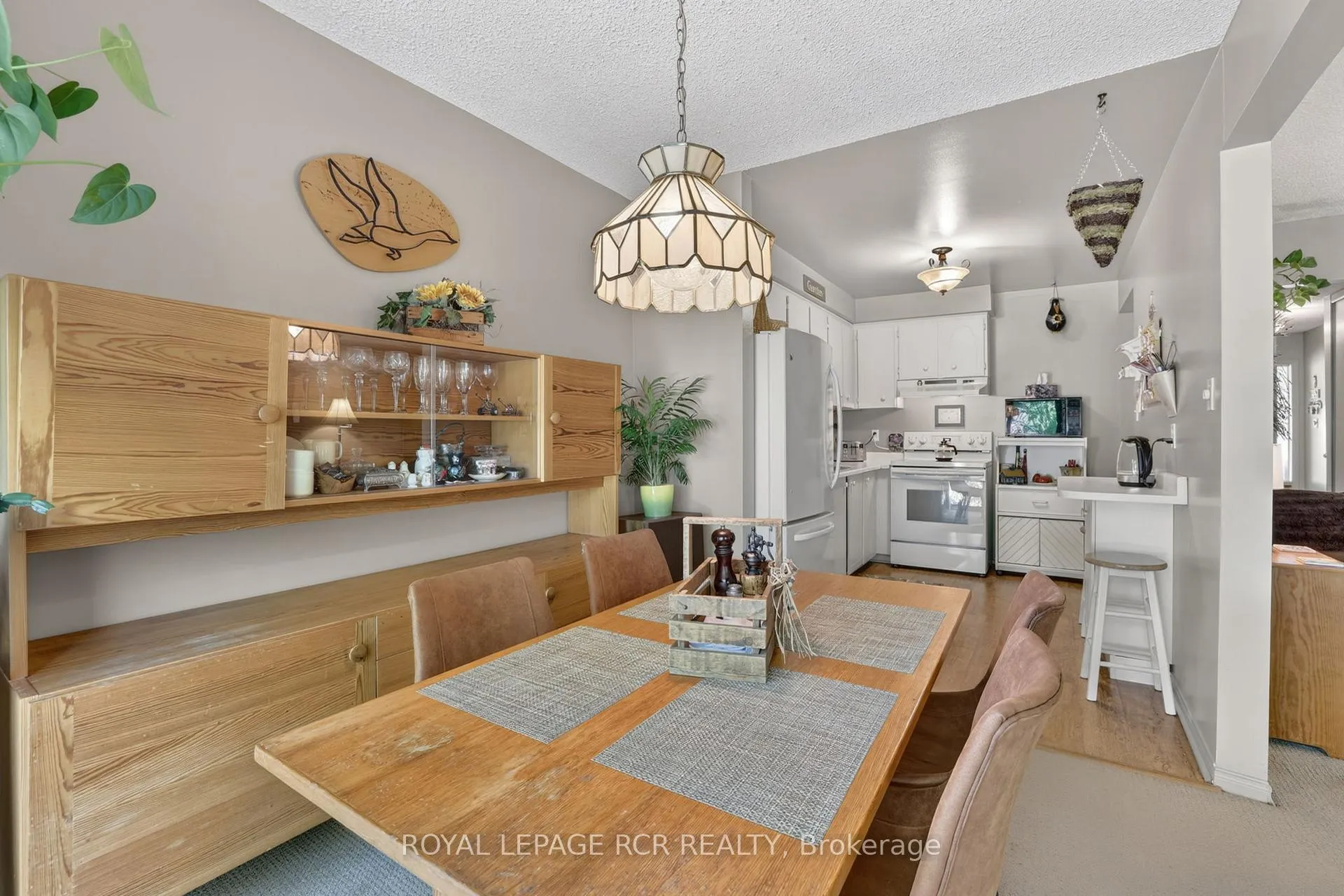 Photo 10 of 55 Baronwood Court, Brampton, Brampton North — HOMEH