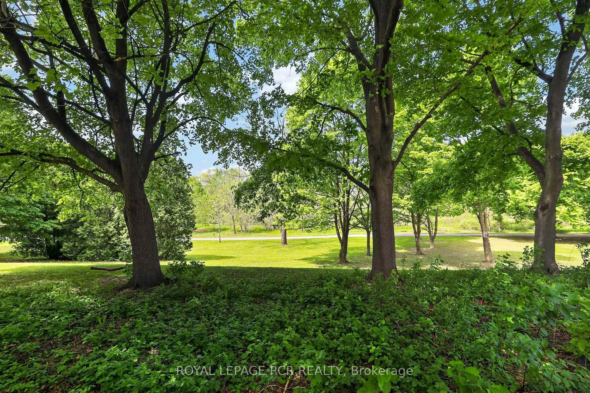 Photo 39 of 55 Baronwood Court, Brampton, Brampton North — HOMEH