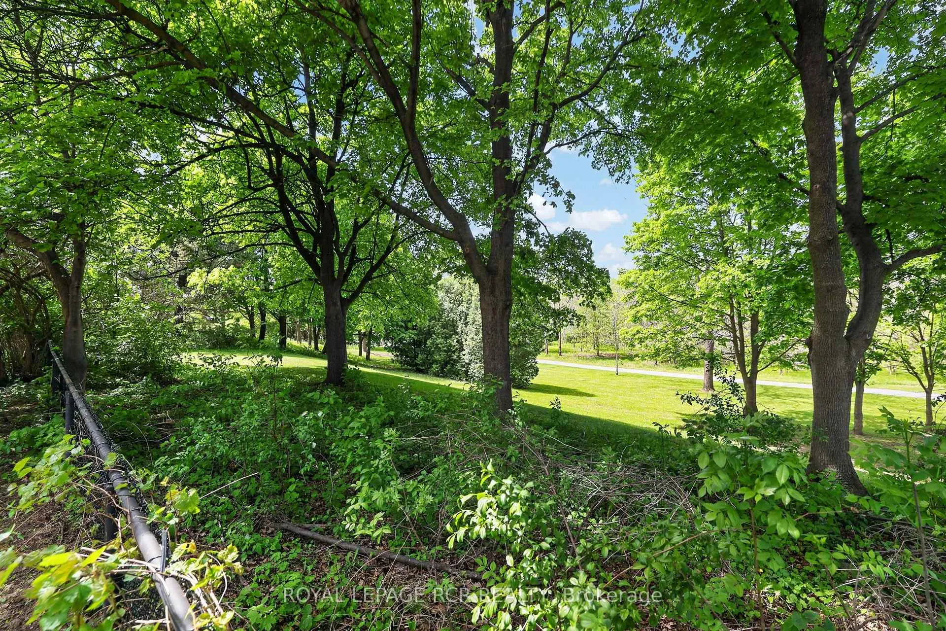 Photo 40 of 55 Baronwood Court, Brampton, Brampton North — HOMEH