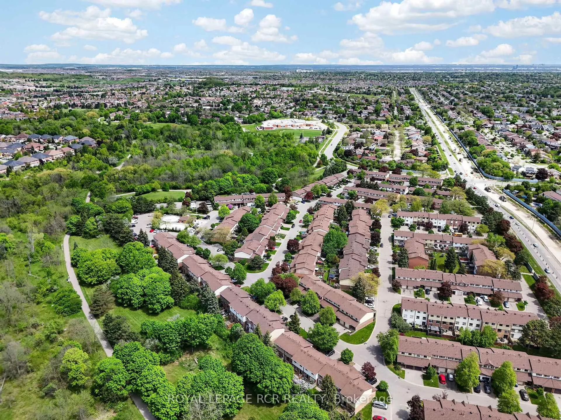 Photo 49 of 55 Baronwood Court, Brampton, Brampton North — HOMEH