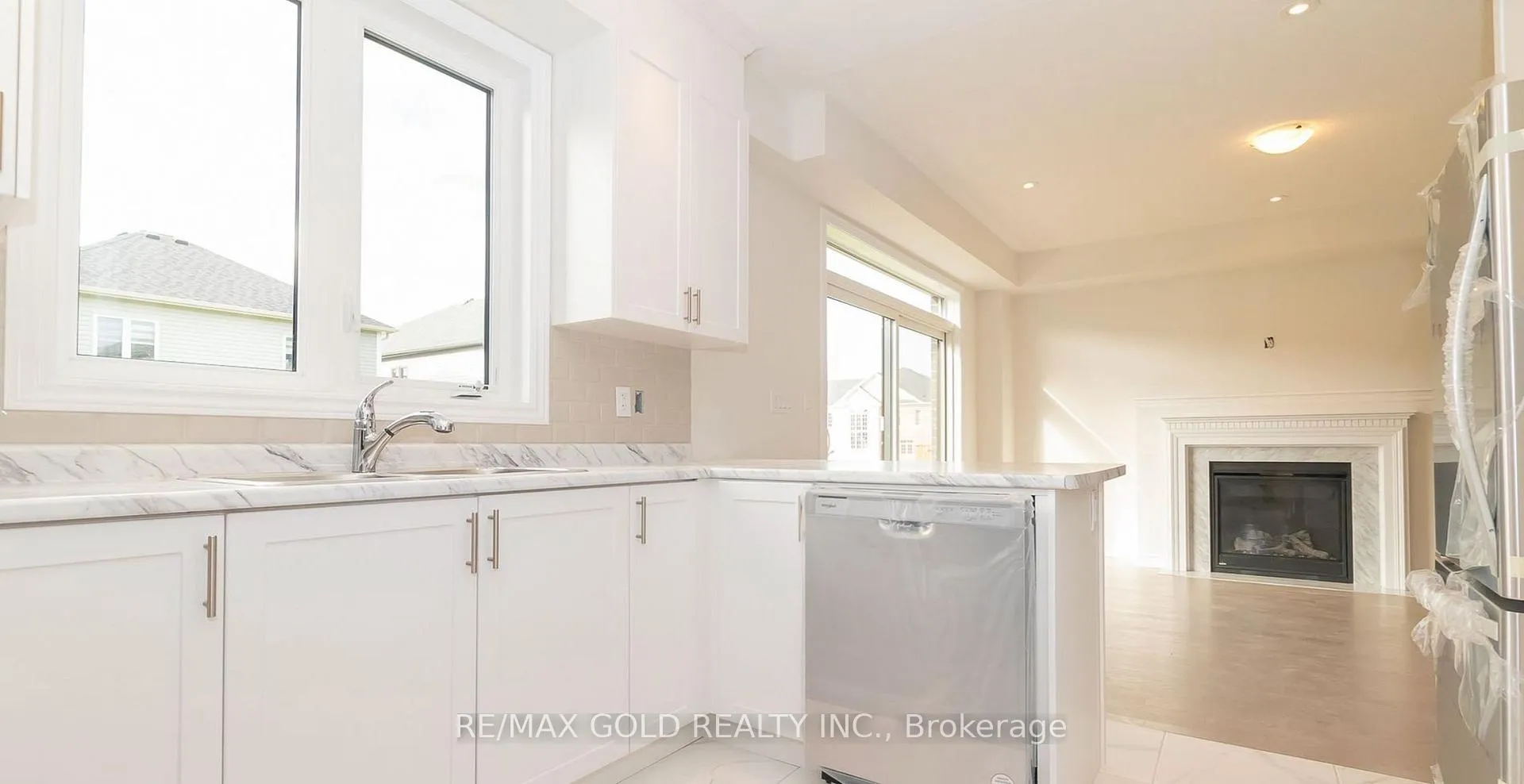 Photo 9 of 151 Terry Fox Drive, Barrie, Rural Barrie Southeast — HOMEH