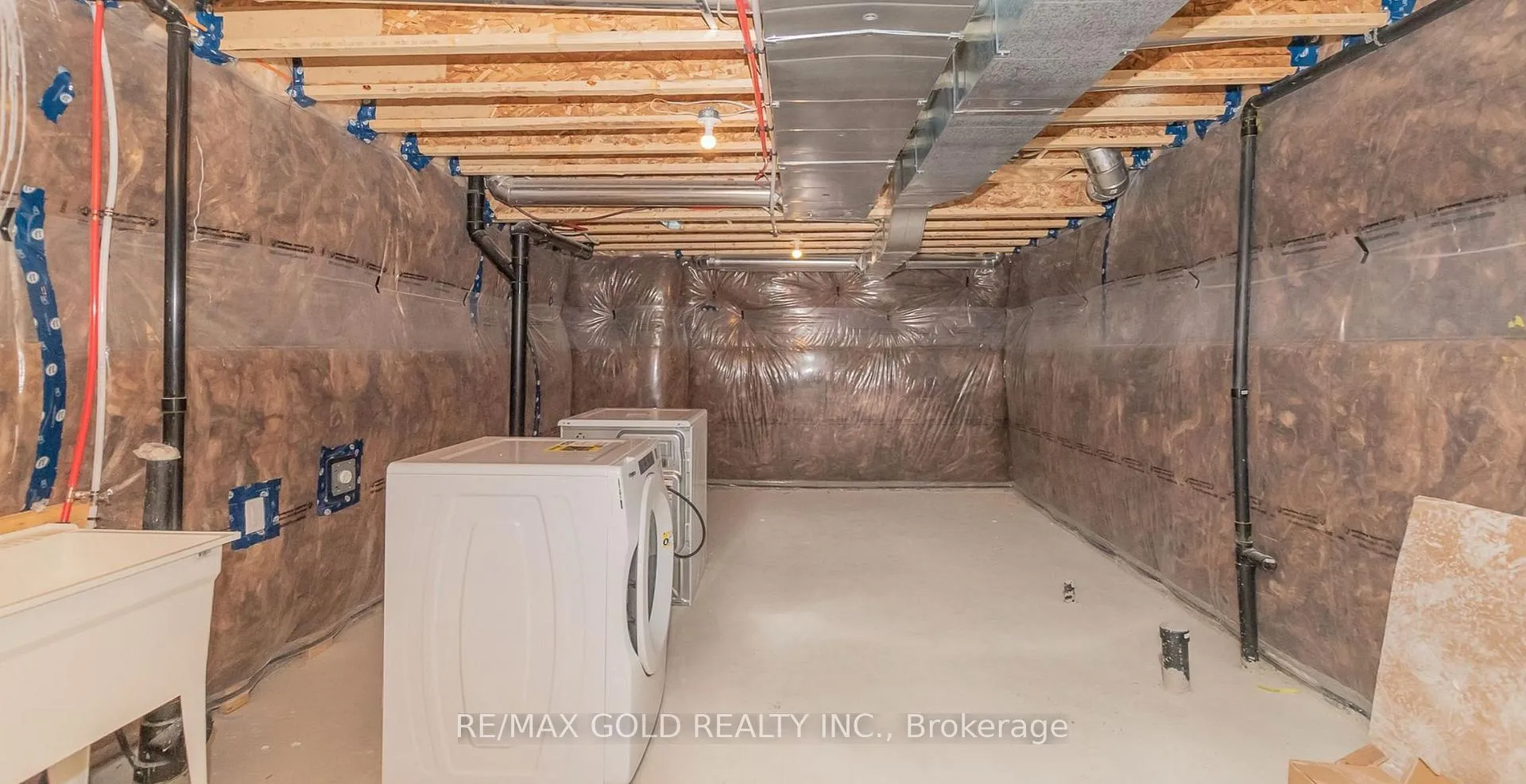 Photo 12 of 151 Terry Fox Drive, Barrie, Rural Barrie Southeast — HOMEH