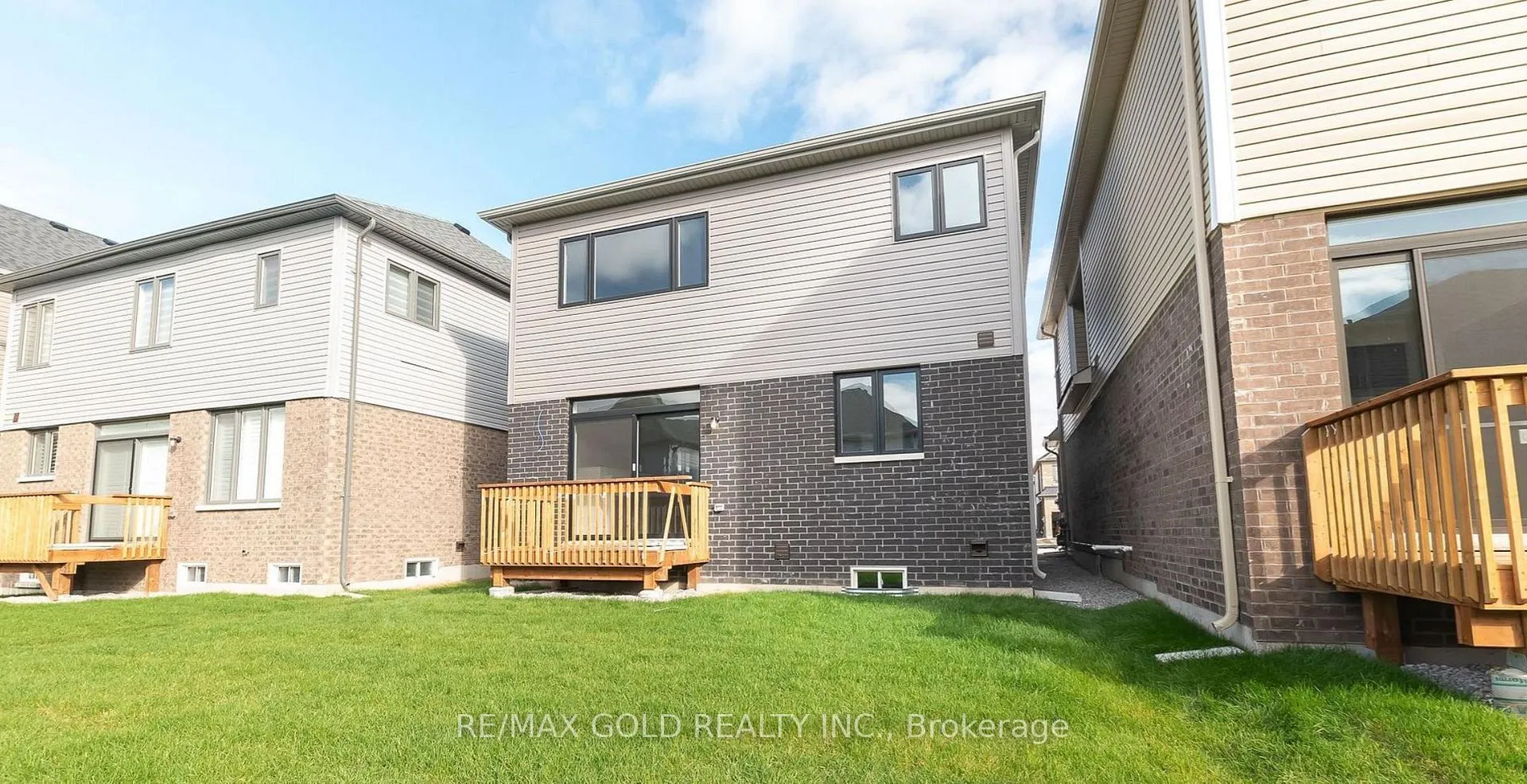 Photo 13 of 151 Terry Fox Drive, Barrie, Rural Barrie Southeast — HOMEH