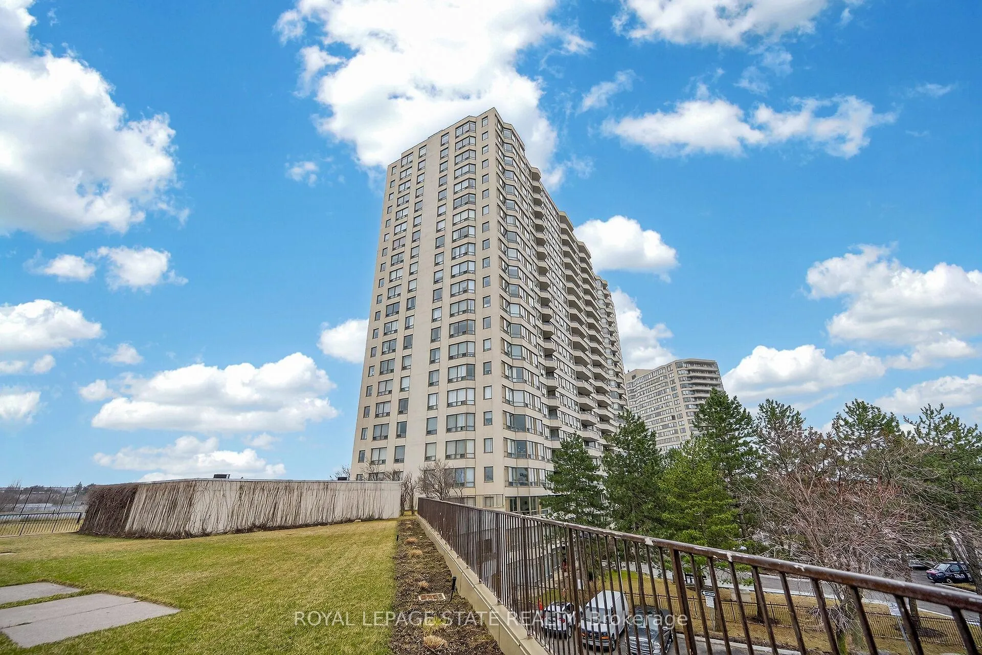 Photo 1 of Unit 1918, 3 Greystone Walk Drive, Scarborough, Kennedy Park — HOMEH