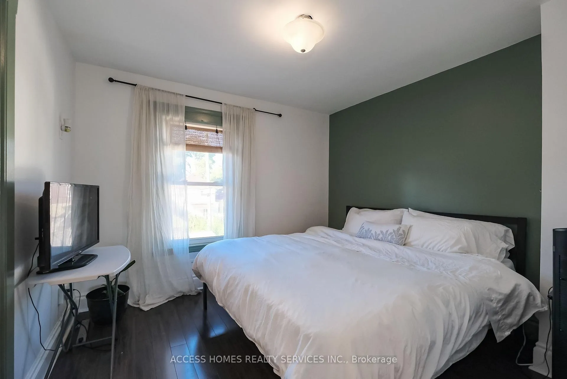 Photo 16 of 1363 Windermere Road, Windsor — HOMEH