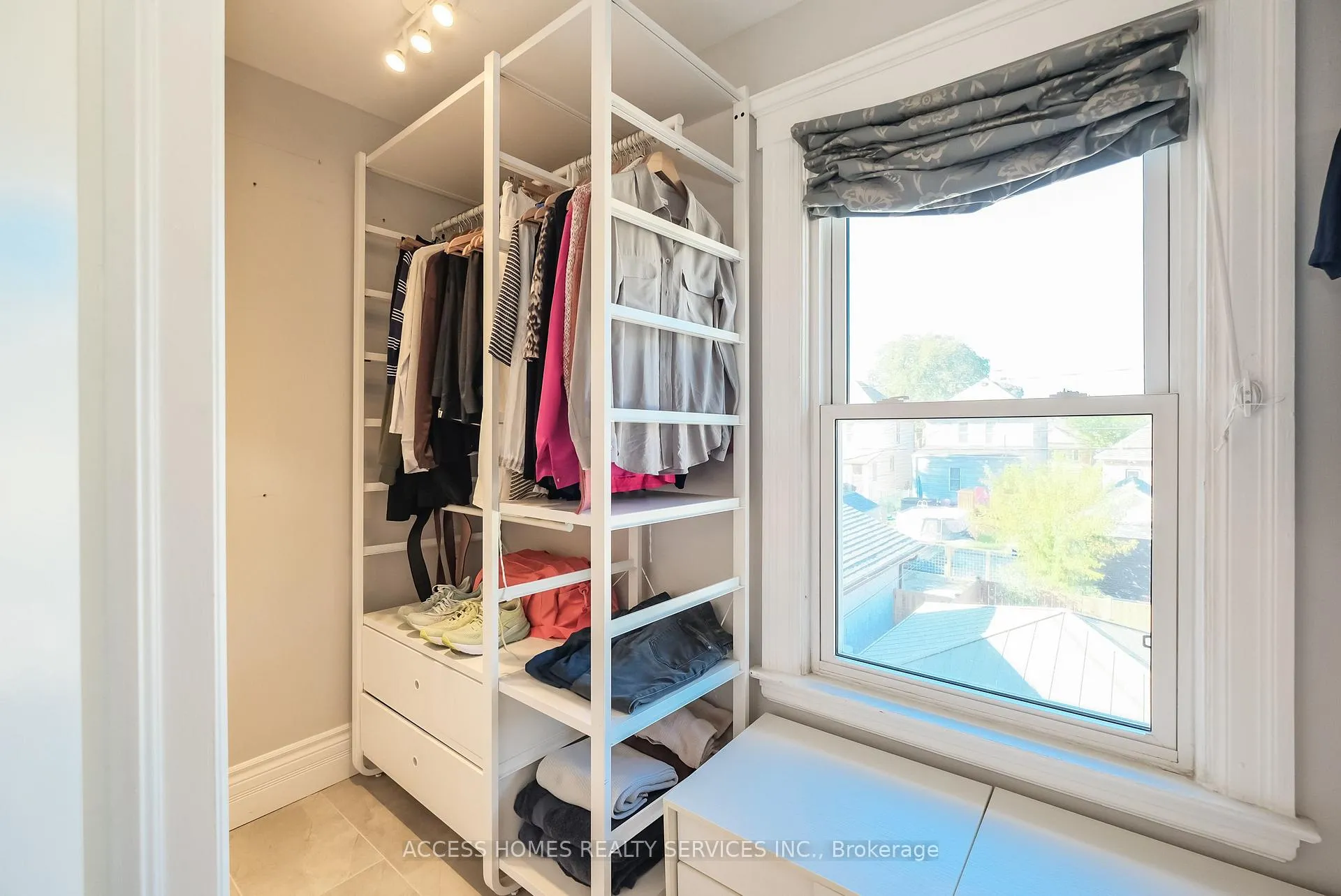Photo 19 of 1363 Windermere Road, Windsor — HOMEH