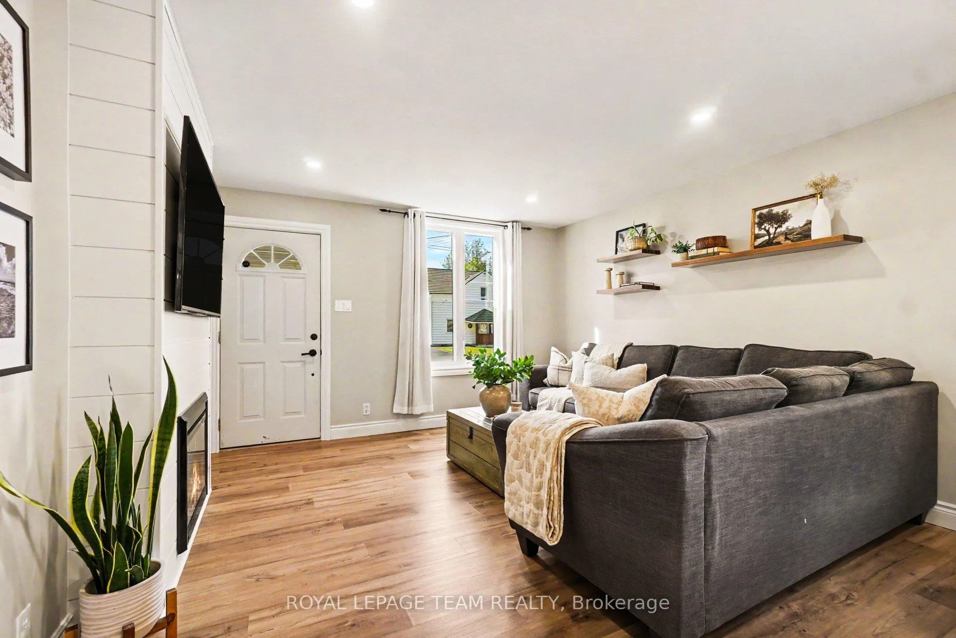 Photo 5 of 102 Strachan Street, Ottawa, Richmond — HOMEH