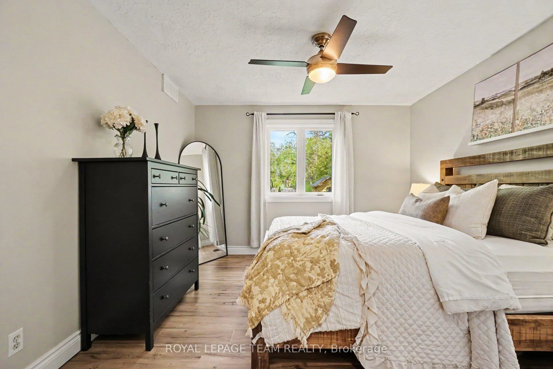 Photo 20 of 102 Strachan Street, Ottawa, Richmond — HOMEH