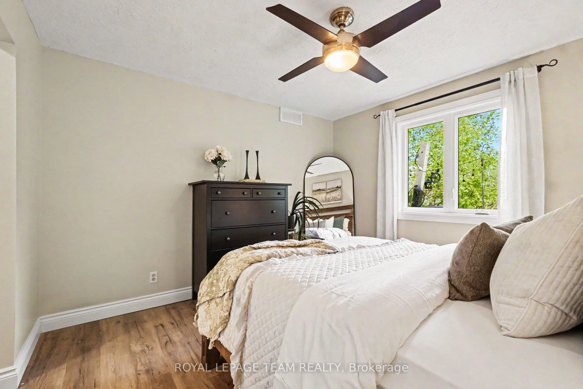 Photo 22 of 102 Strachan Street, Ottawa, Richmond — HOMEH