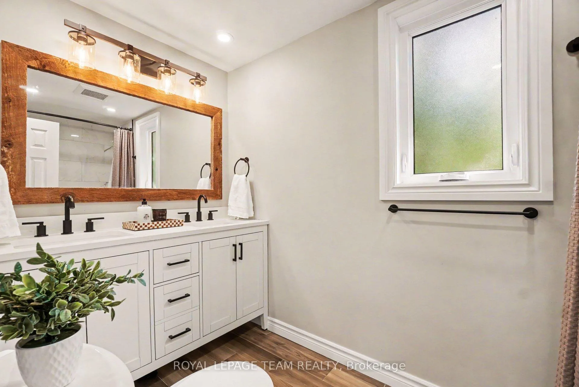 Photo 25 of 102 Strachan Street, Ottawa, Richmond — HOMEH