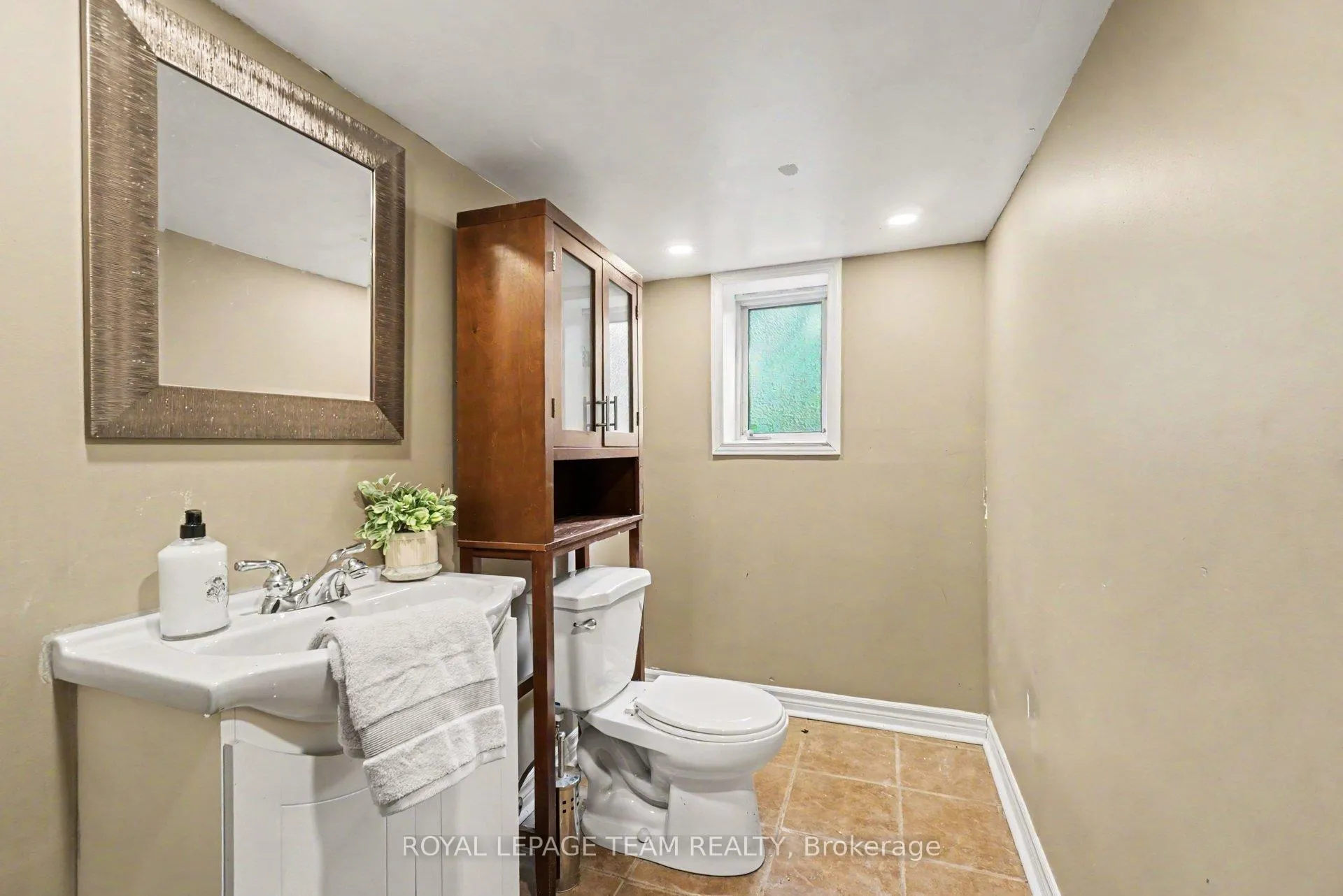 Photo 29 of 102 Strachan Street, Ottawa, Richmond — HOMEH