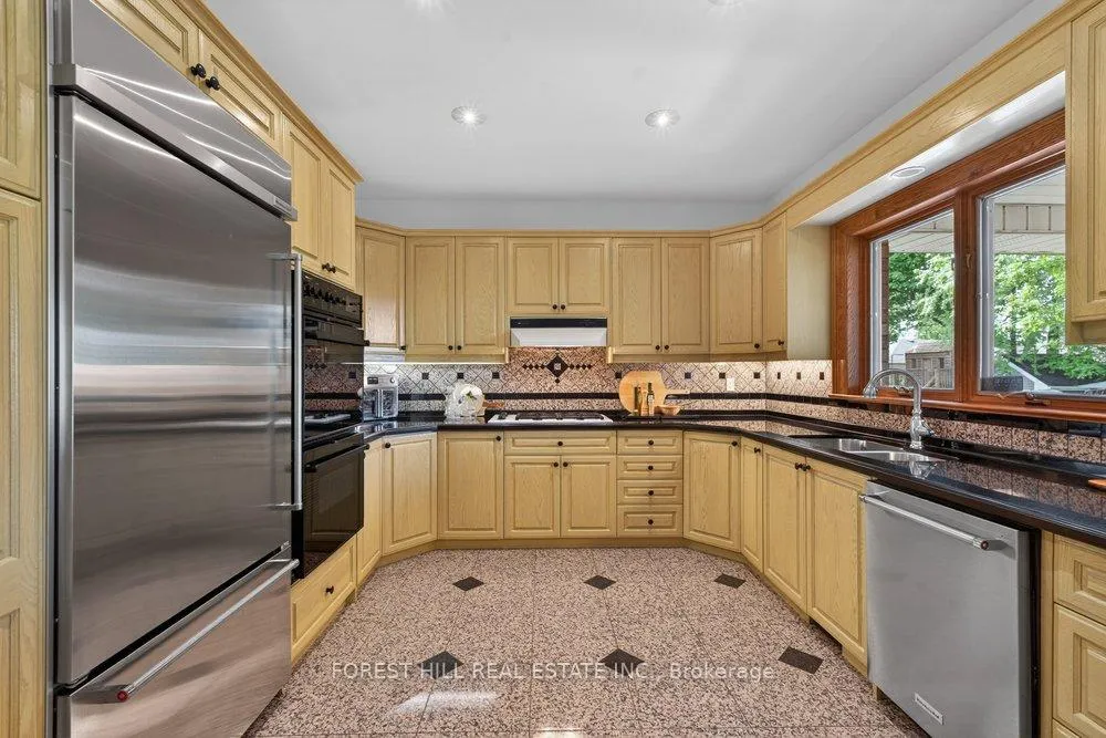 Photo 23 of 162 Codsell Avenue, North York, Bathurst Manor — HOMEH
