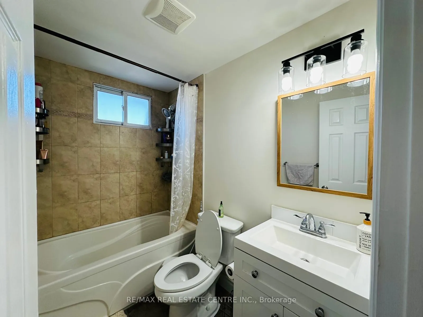 Photo 4 of 1 Havenbrook Court, Brampton, Central Park — HOMEH