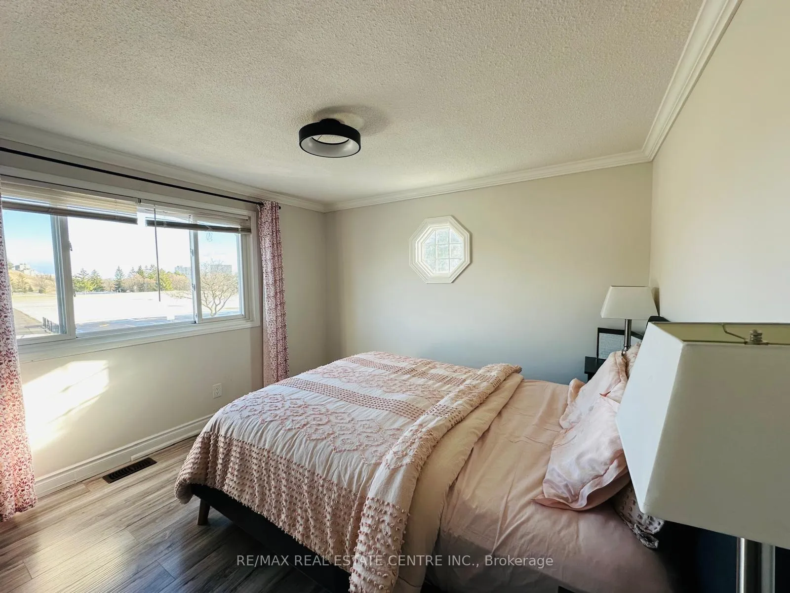Photo 8 of 1 Havenbrook Court, Brampton, Central Park — HOMEH