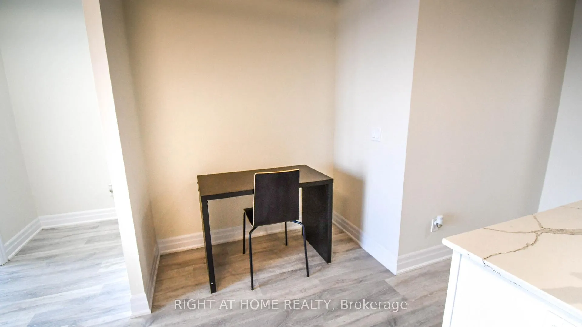 Photo 5 of Unit 811, 9085 Jane Street, Vaughan, Concord — HOMEH