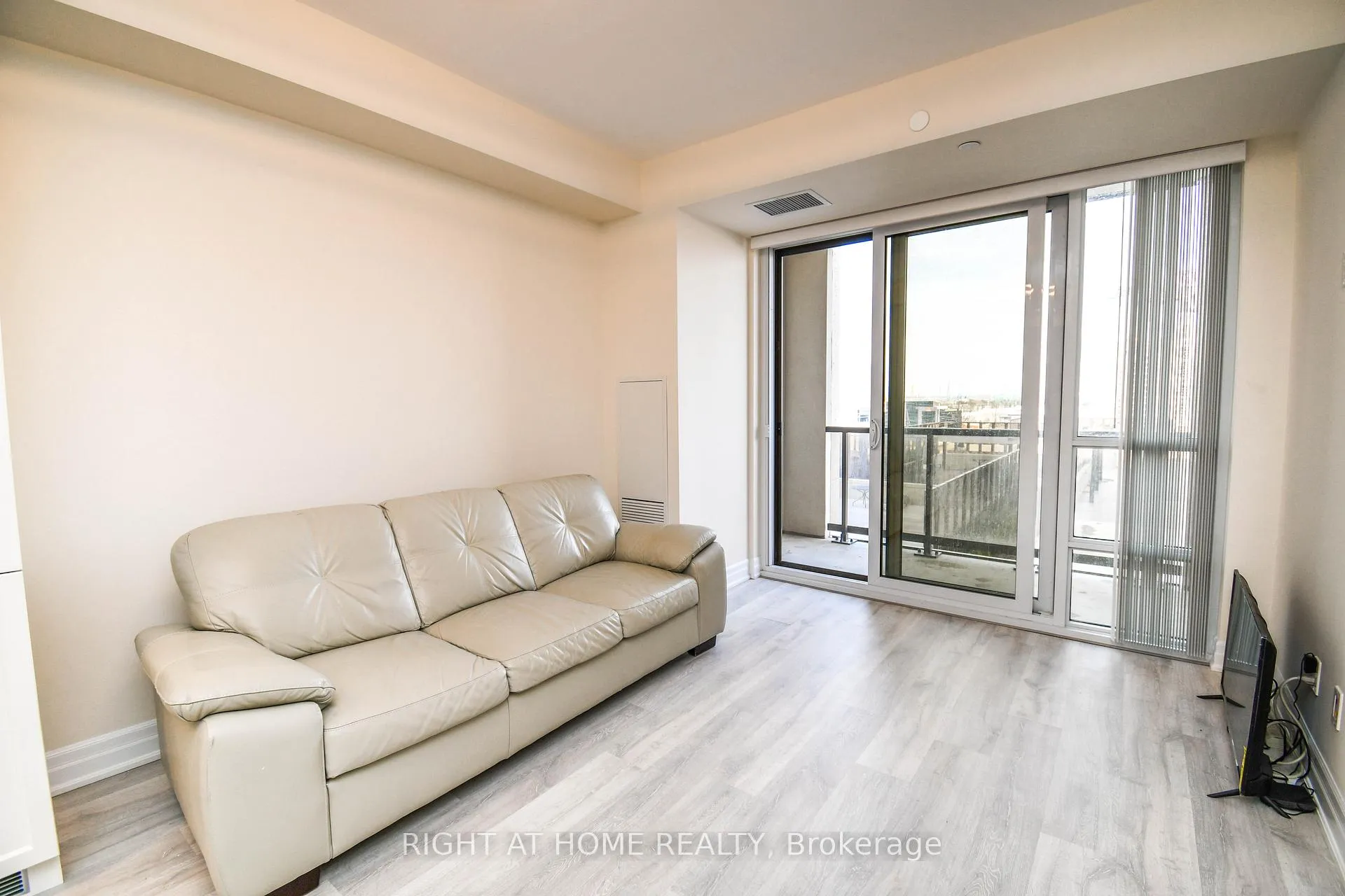 Photo 6 of Unit 811, 9085 Jane Street, Vaughan, Concord — HOMEH
