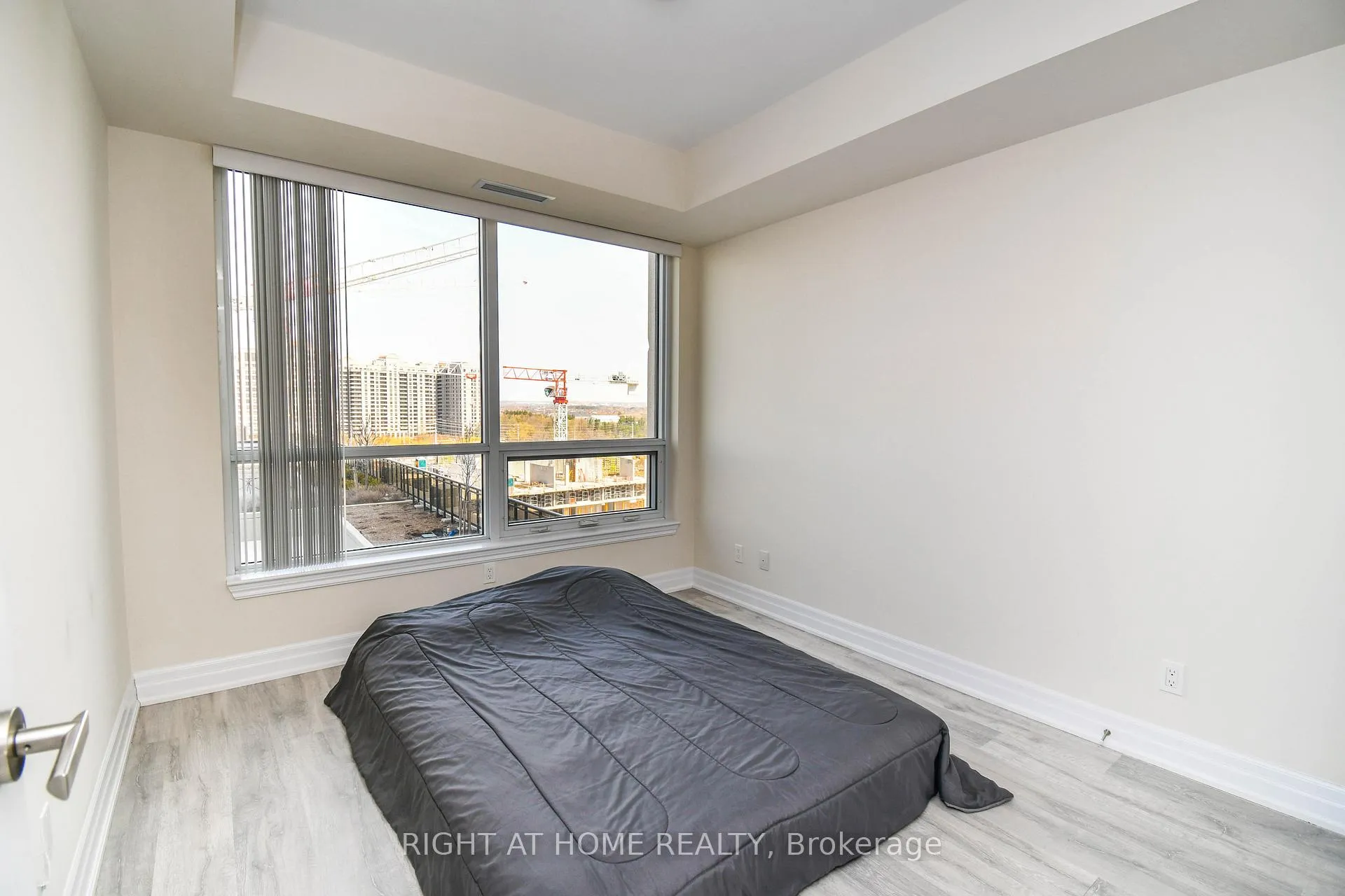 Photo 9 of Unit 811, 9085 Jane Street, Vaughan, Concord — HOMEH
