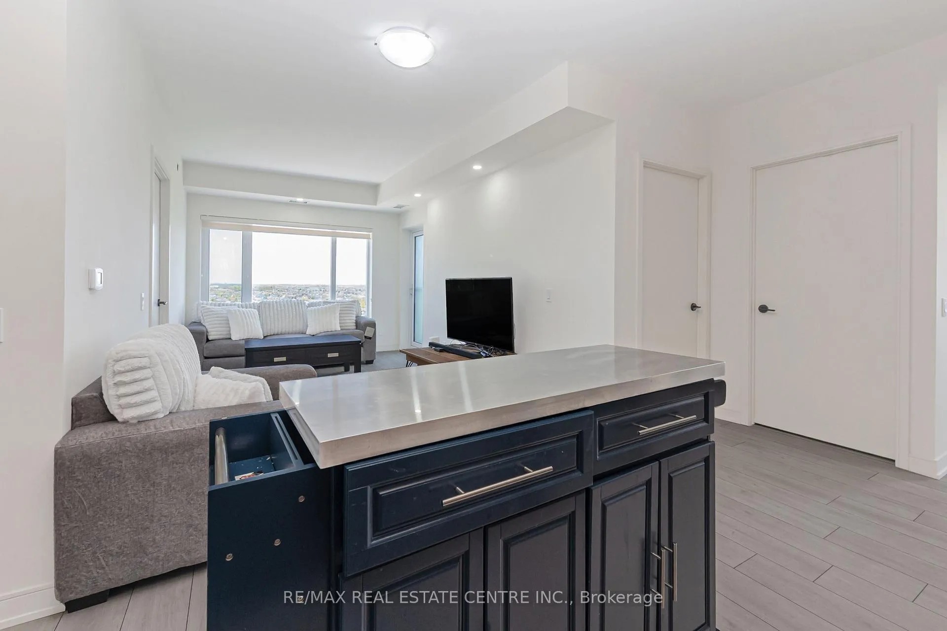 Photo 15 of Unit 1402, 8010 Derry Road, Milton, Coates — HOMEH