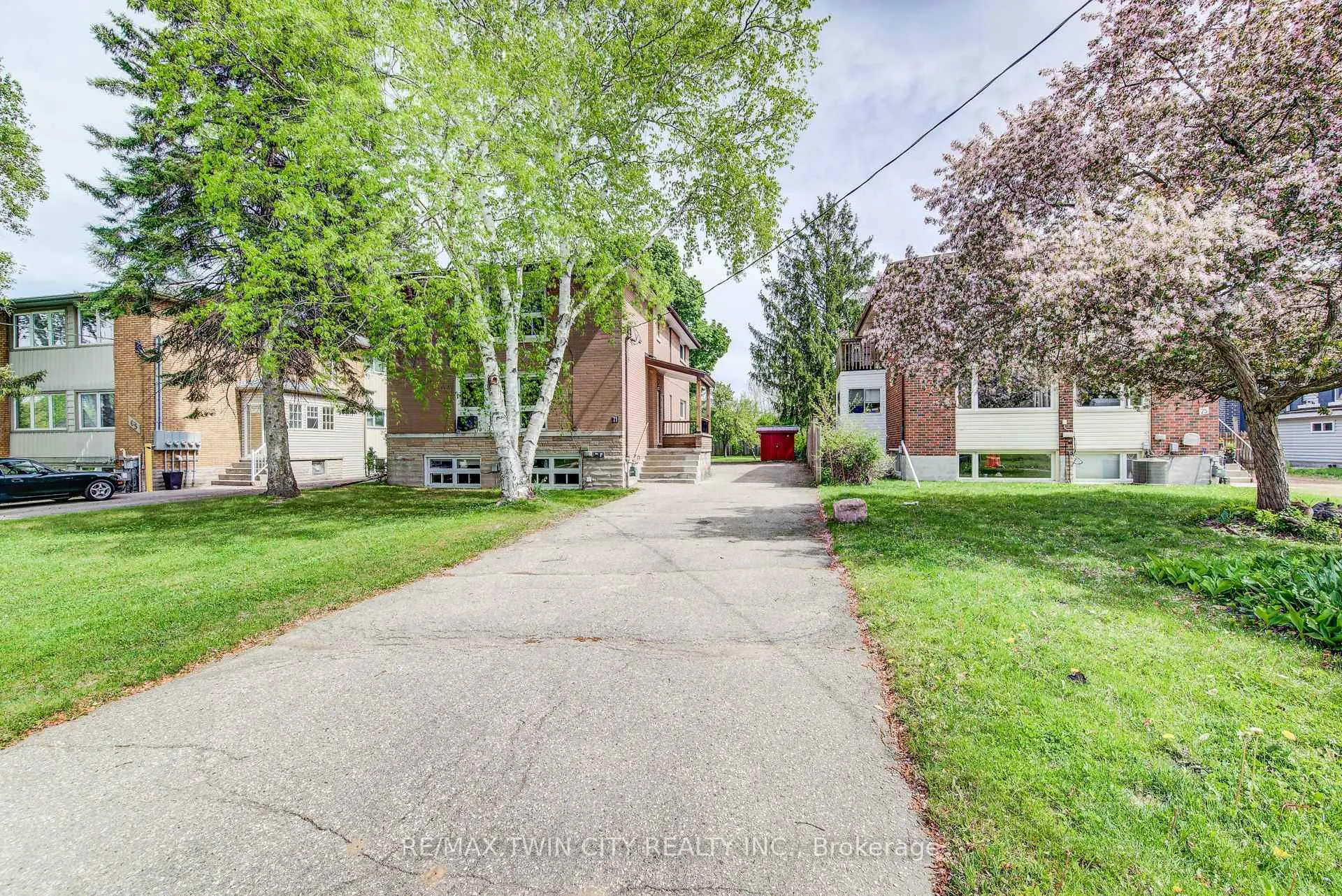 Photo 3 of 71 Brandon Avenue, Kitchener, Westmount - Kitchener — HOMEH