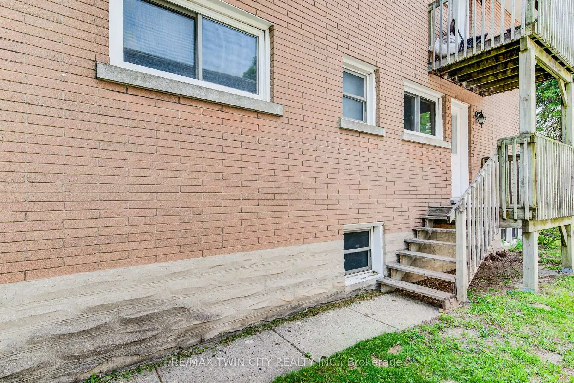 Photo 4 of 71 Brandon Avenue, Kitchener, Westmount - Kitchener — HOMEH