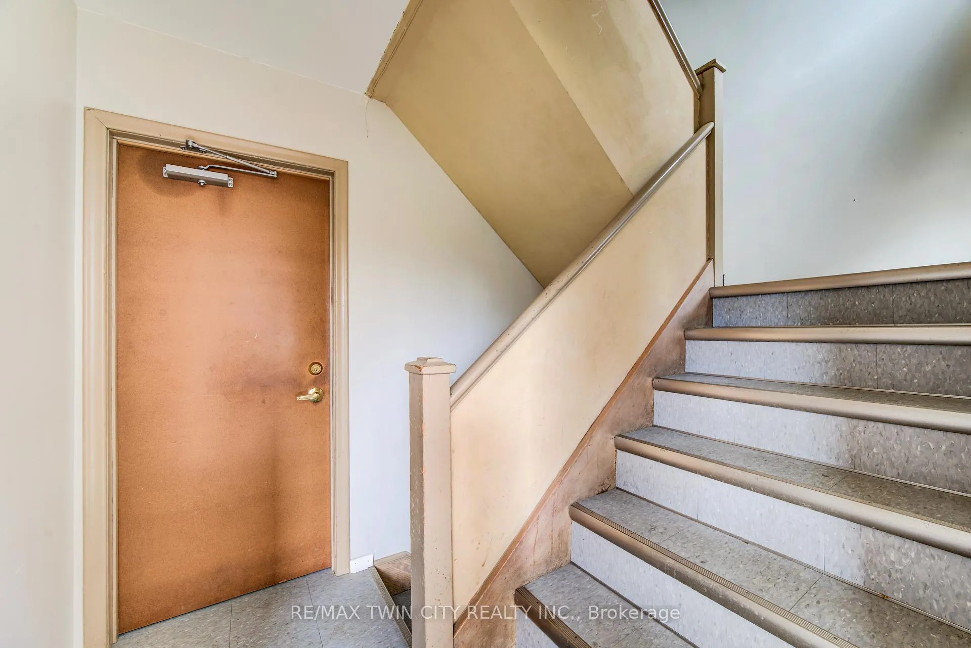 Photo 6 of 71 Brandon Avenue, Kitchener, Westmount - Kitchener — HOMEH