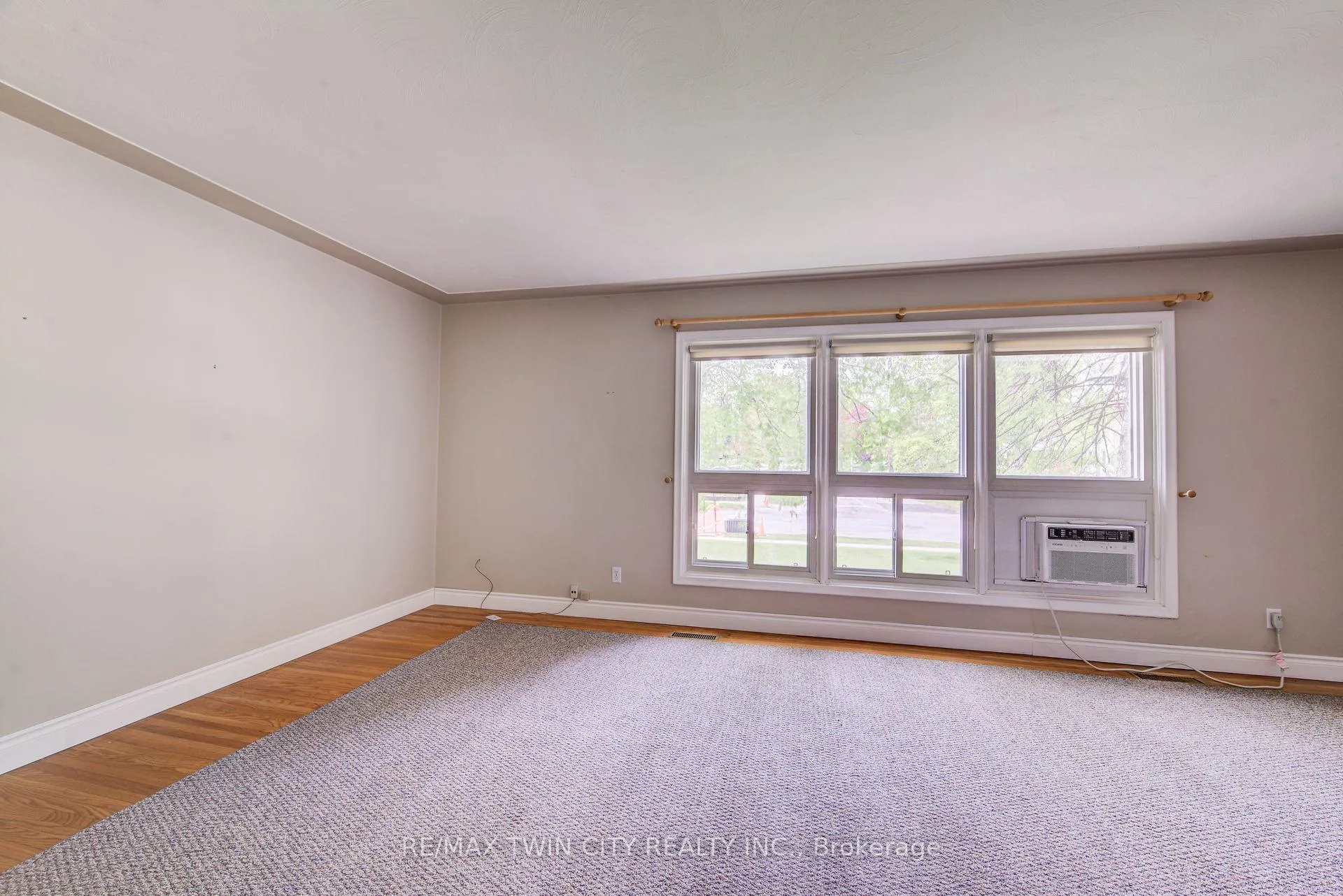 Photo 8 of 71 Brandon Avenue, Kitchener, Westmount - Kitchener — HOMEH