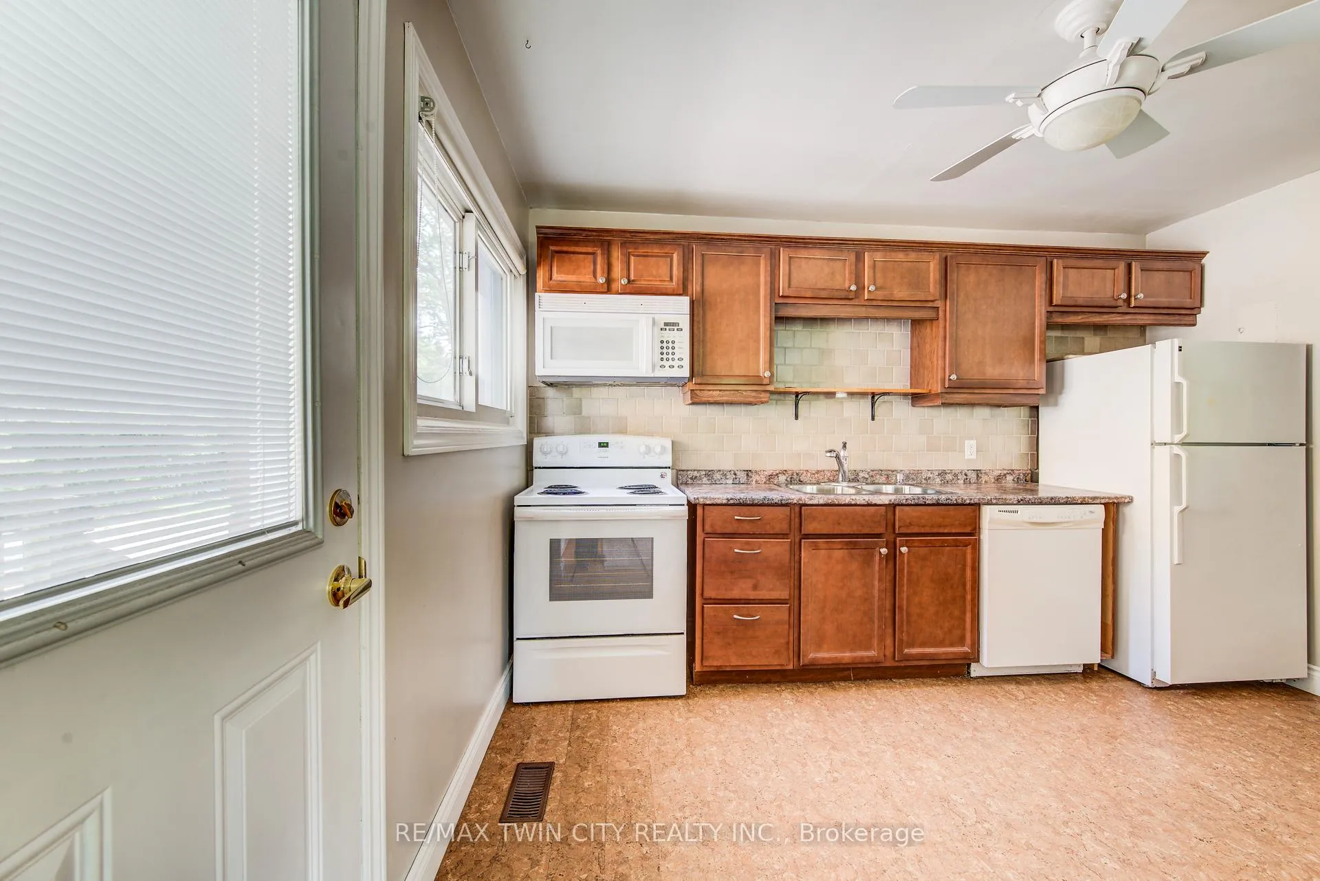 Photo 13 of 71 Brandon Avenue, Kitchener, Westmount - Kitchener — HOMEH