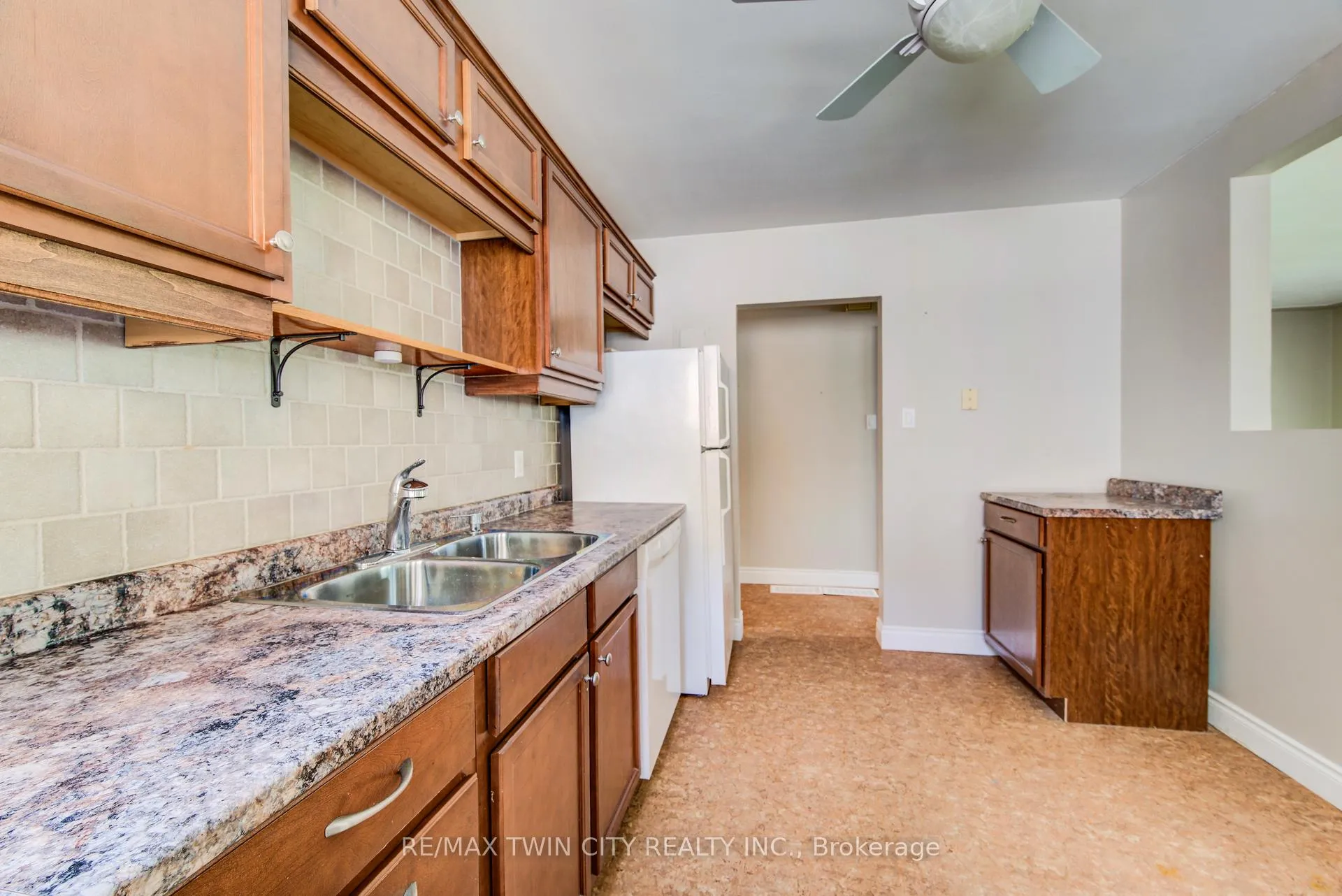 Photo 14 of 71 Brandon Avenue, Kitchener, Westmount - Kitchener — HOMEH