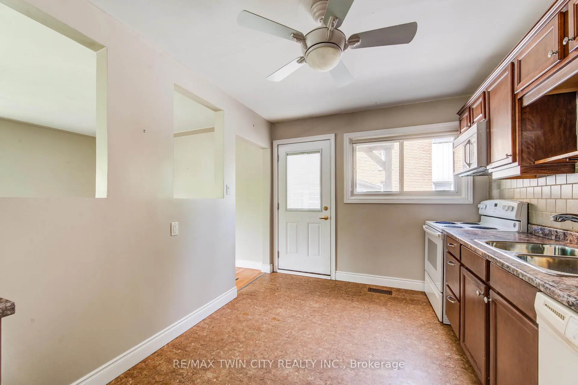 Photo 16 of 71 Brandon Avenue, Kitchener, Westmount - Kitchener — HOMEH