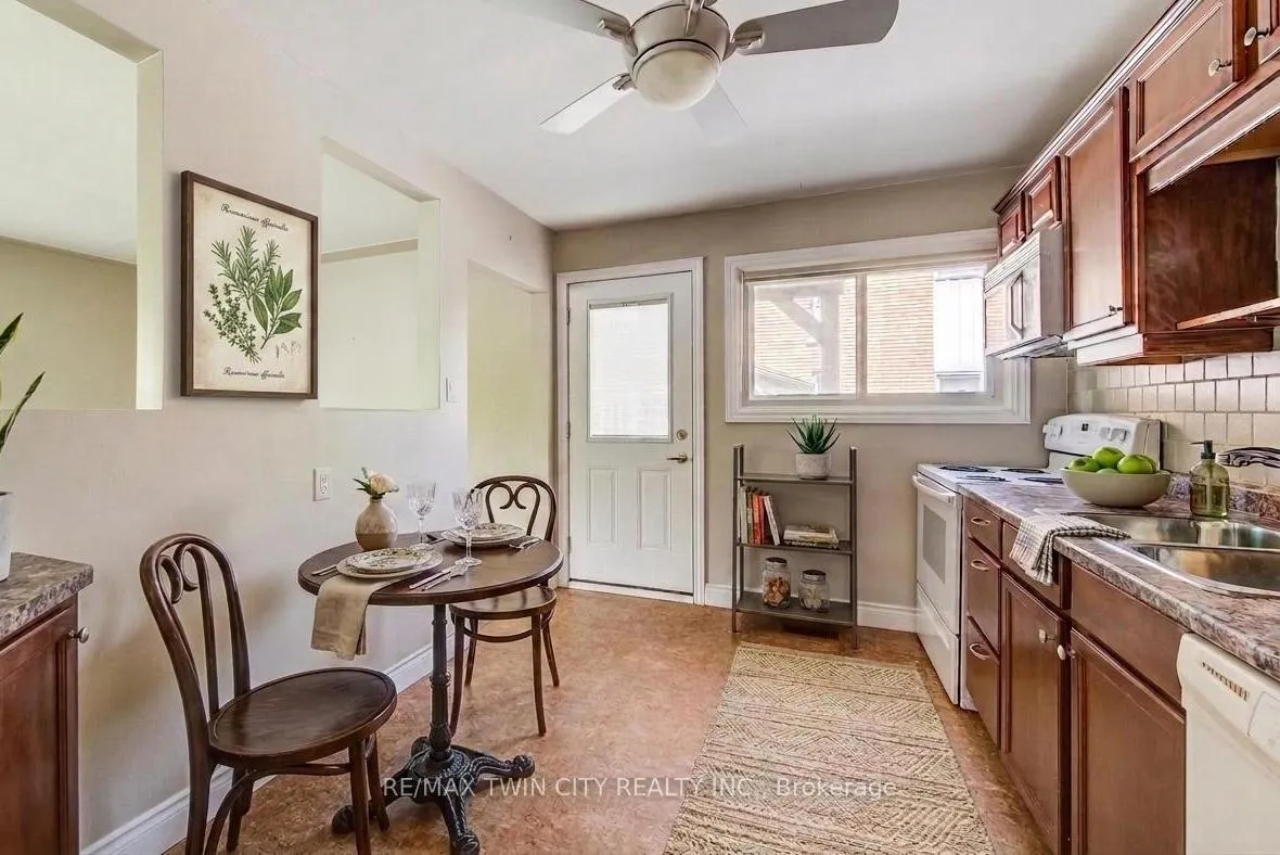 Photo 17 of 71 Brandon Avenue, Kitchener, Westmount - Kitchener — HOMEH
