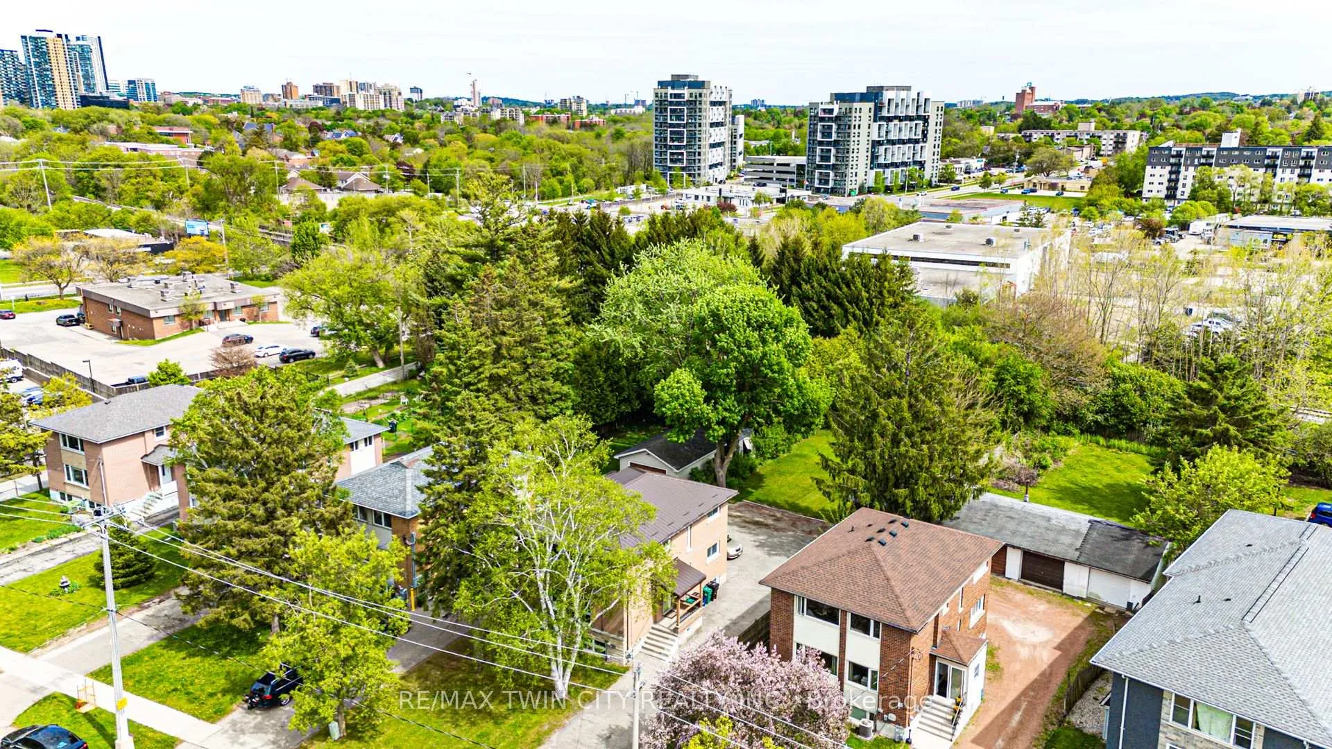 Photo 33 of 71 Brandon Avenue, Kitchener, Westmount - Kitchener — HOMEH