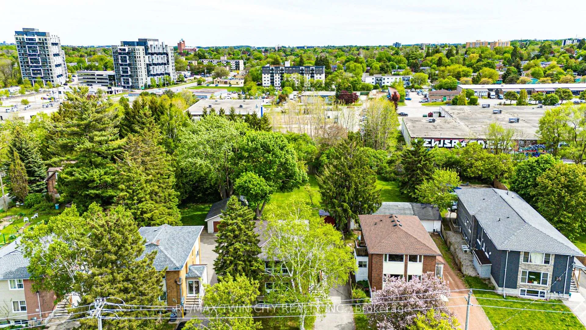 Photo 34 of 71 Brandon Avenue, Kitchener, Westmount - Kitchener — HOMEH