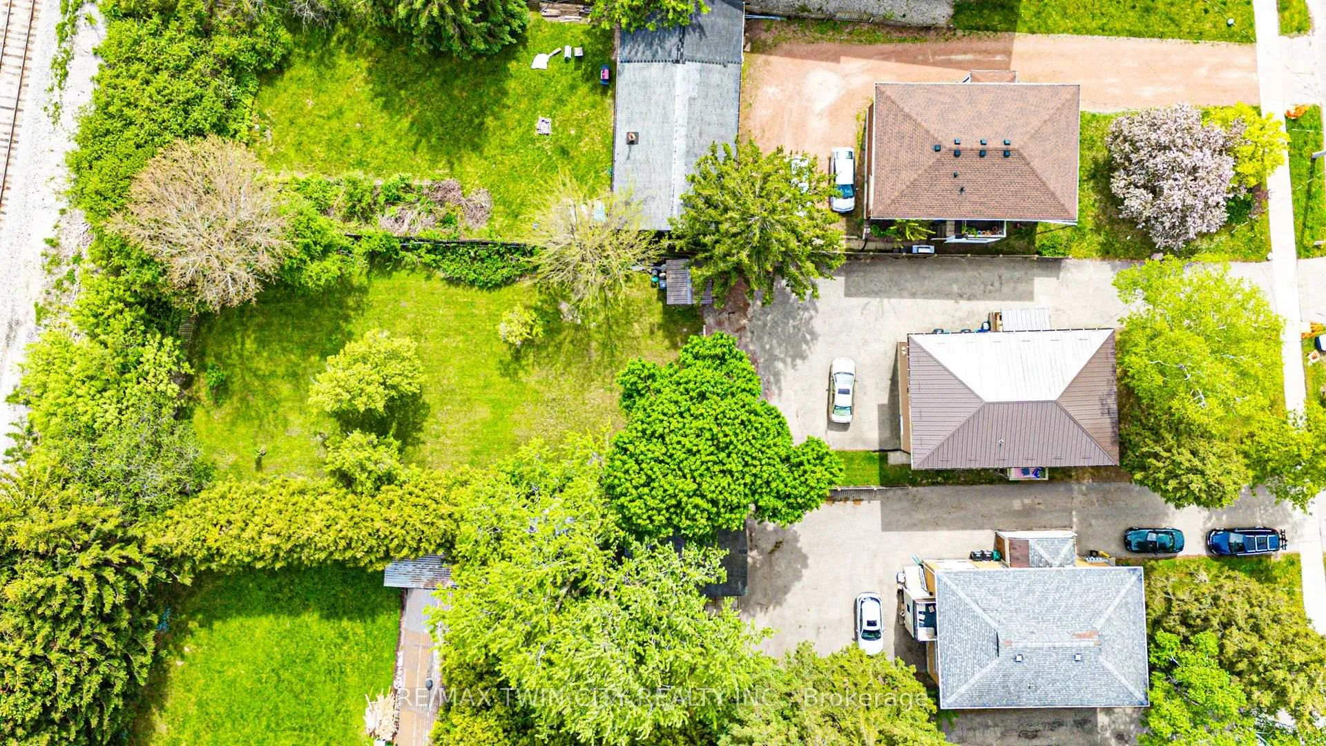 Photo 37 of 71 Brandon Avenue, Kitchener, Westmount - Kitchener — HOMEH