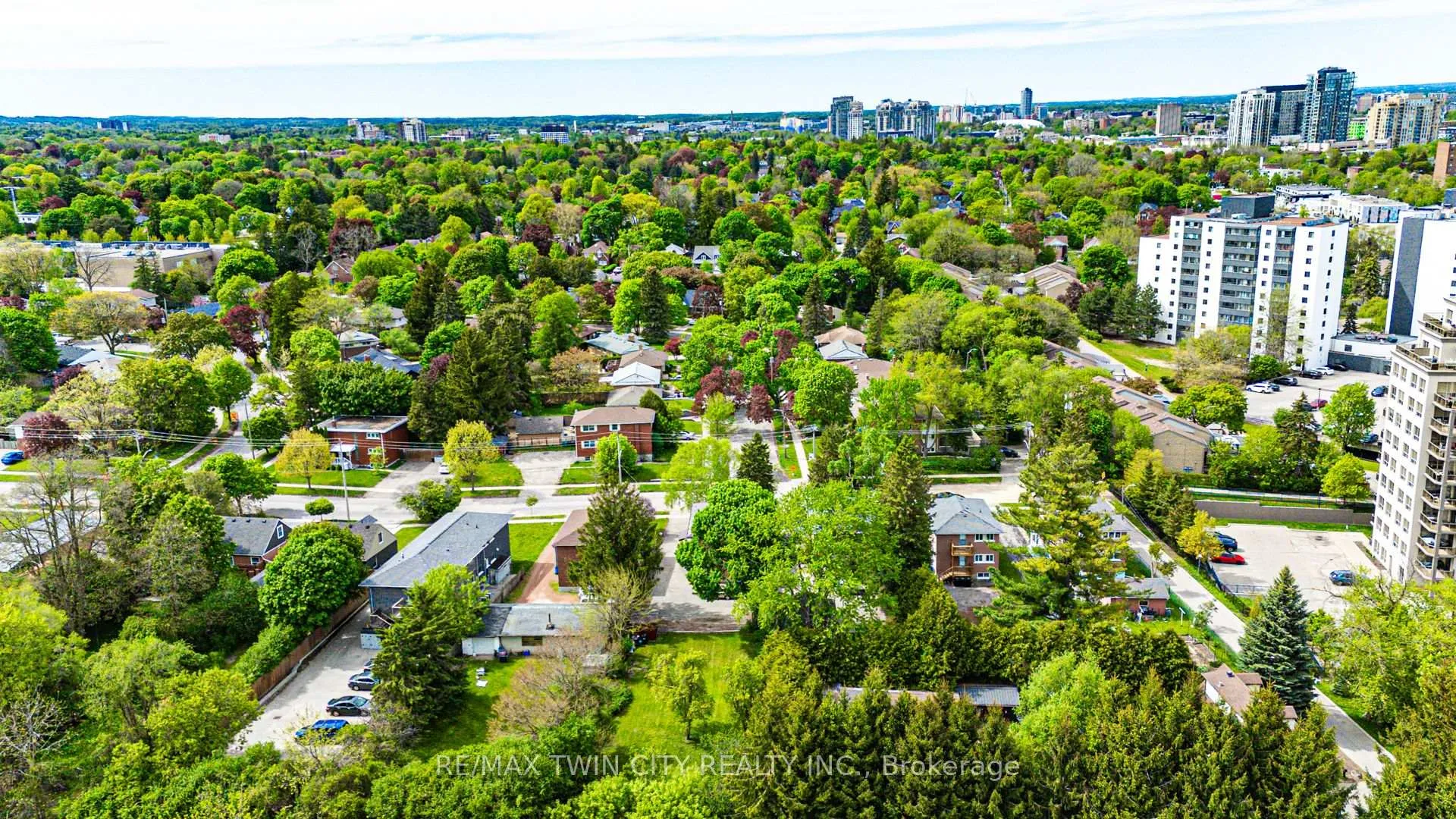 Photo 39 of 71 Brandon Avenue, Kitchener, Westmount - Kitchener — HOMEH